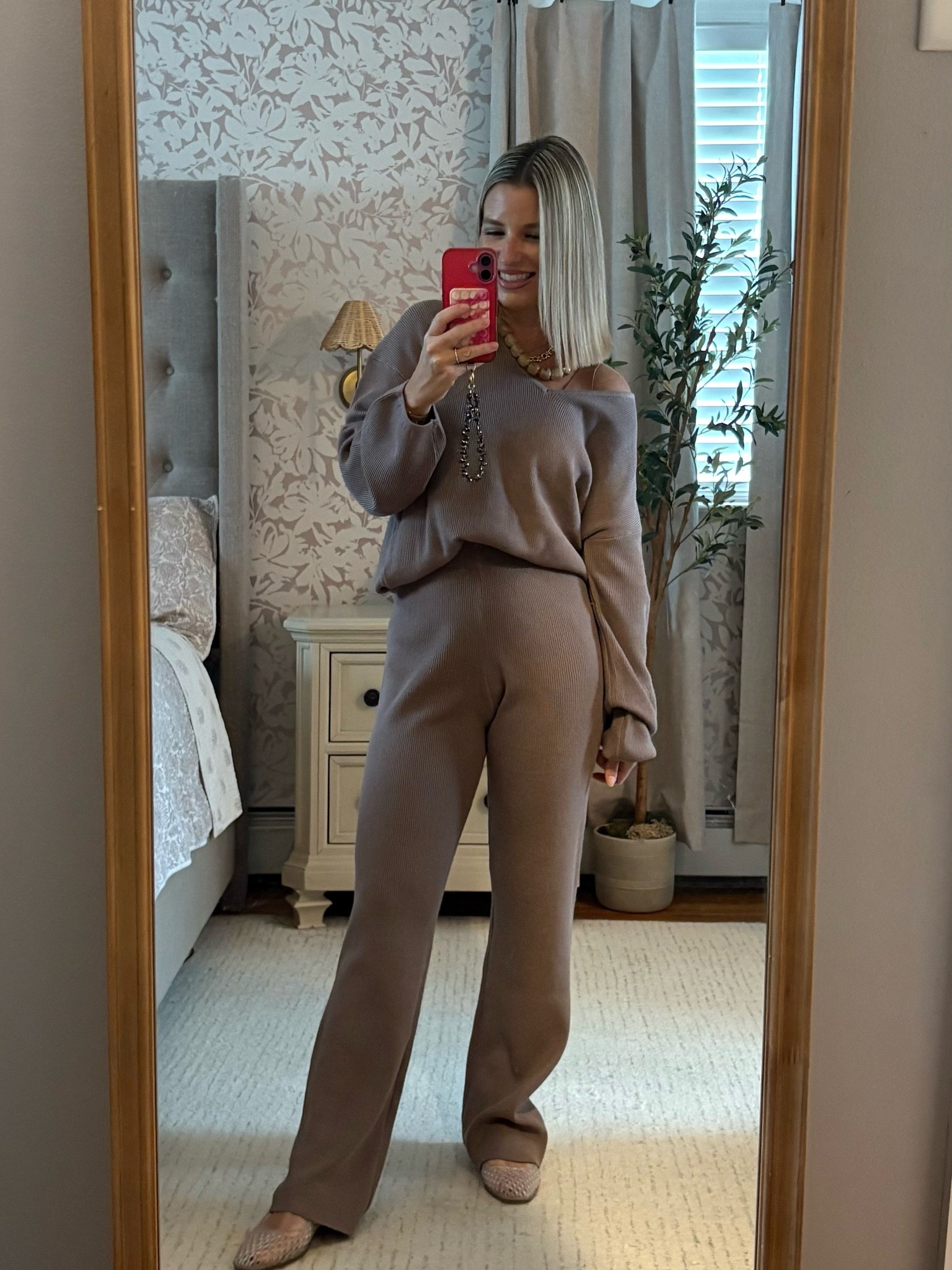 Loveeee this set!! Lounge that you need! I am 5’1!

#LTKootd #LTKPetite #LTKSaleAlert