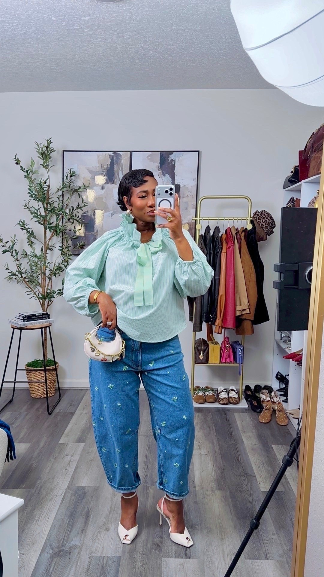 Spring ootd…
This look is a great way to play mixing prints. Totally recommend this look for a spring lunch date.
Size large top
Size 12 jeans 


#LTKSeasonal #LTKootd #LTKBump