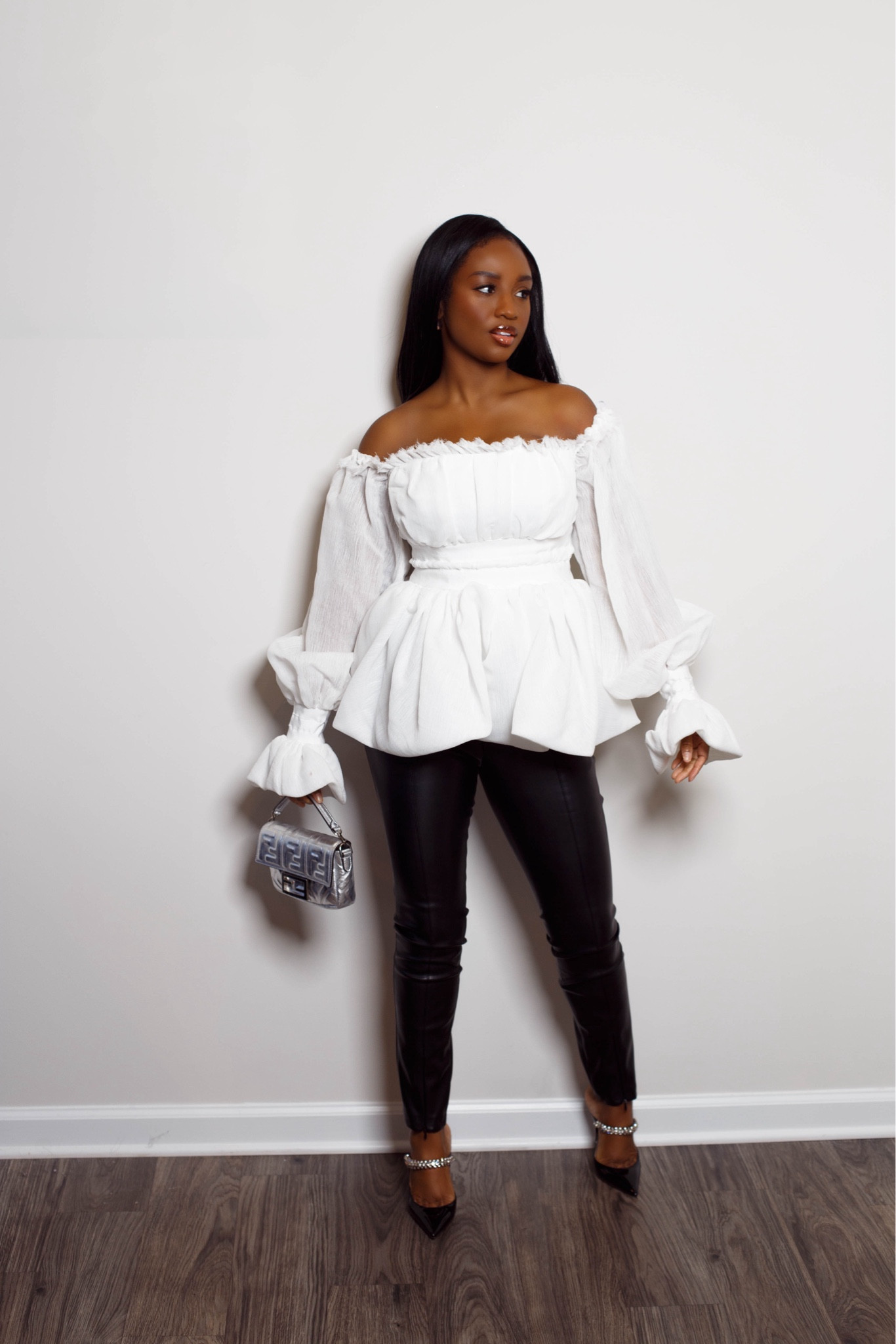 When in doubt… 🖤🤍🖤🤍
Outfit details linked in my bio