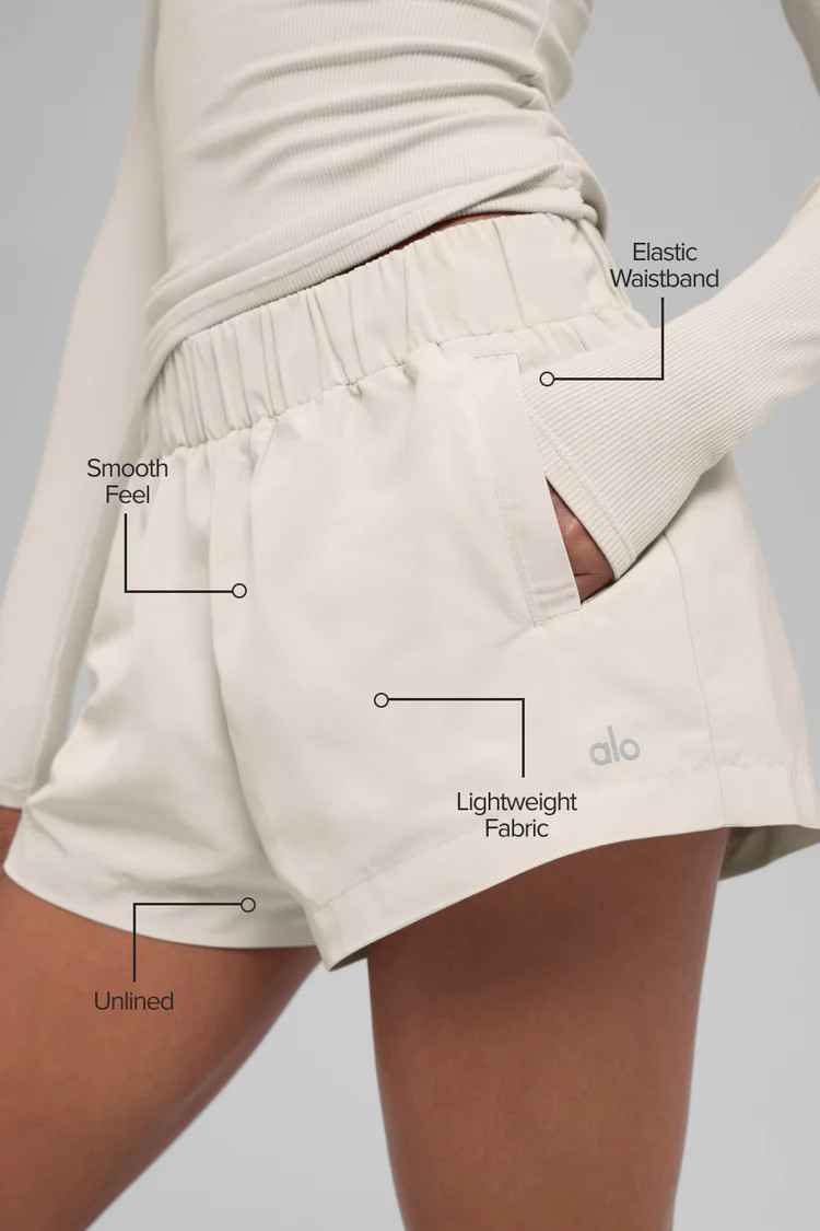 High-Waist Socialite Short - Bone | Alo Yoga (US)