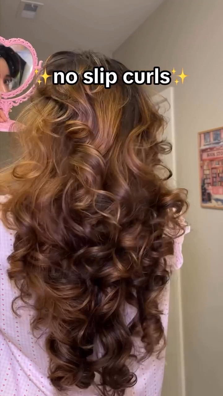 The BEST heatless curlers on the market🩷 I have the classic rods✨

#heatlesscurls #beautytip #hairtutorial #beautyhacks #healthyhairtips