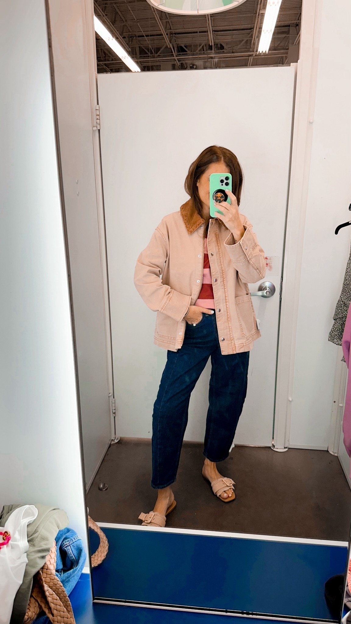 Pink barn jacket from Old Navy is FINALLY  on sale! 40 % off 🙌🏼 wearing a medium! Perfect for fall and also comes in green! 

#LTKSaleAlert #LTKSeasonal #LTKOver40