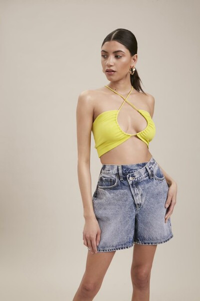 Crisscross-Waist Denim Shorts in Medium Denim, Size 32 | Forever 21 (US)