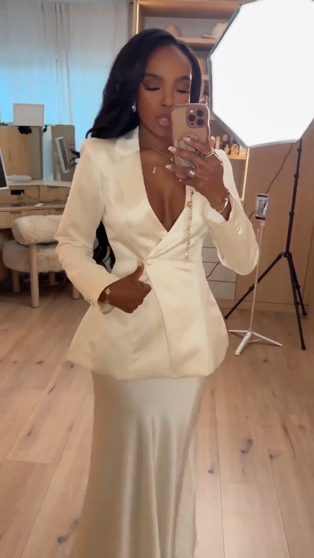Scroll to shop! This satin full white look will stop them dead in their tracks. Beautiful satin set perfect for date nights, weddings and events or parties ✨



#LTKSpringSale #LTKvlog #LTKootd
