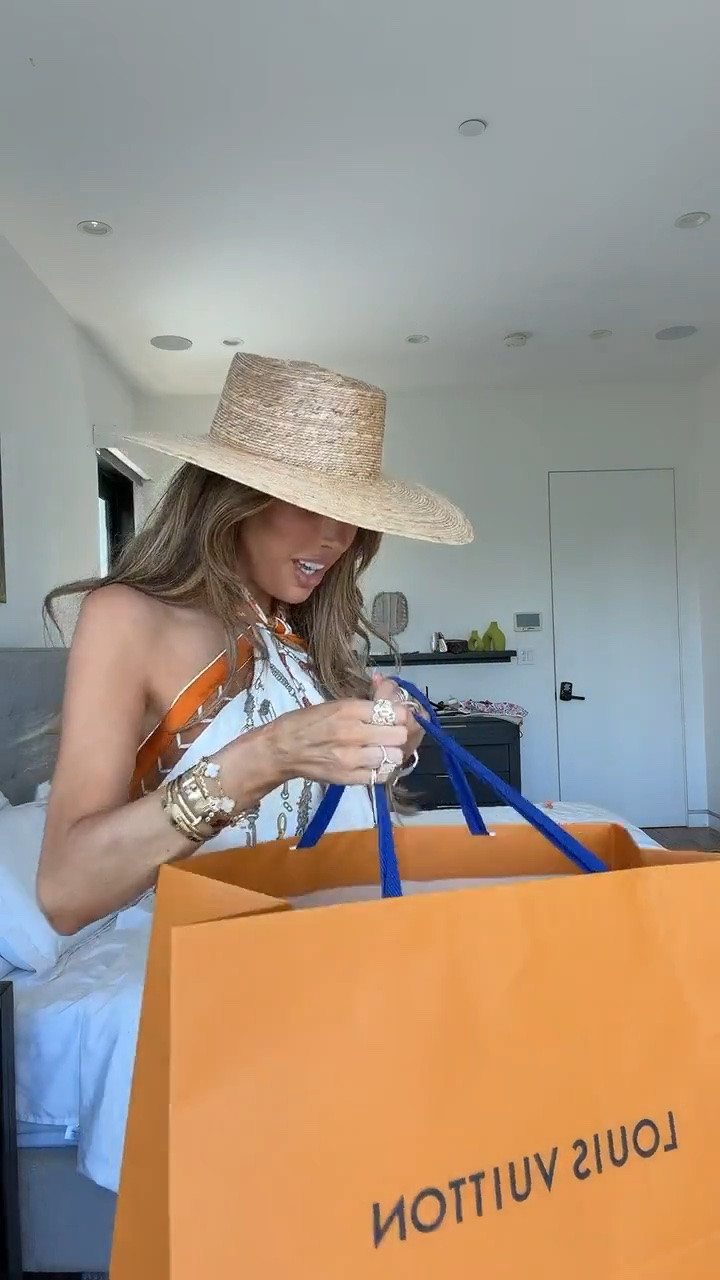 Unbox with me! Wearing a size 4 in the jeans and my top is actually a scarf!!

Zara fashion, Zara finds, Hermes, Revolve fashion, NSALE, Nordstrom fashion, Nordstrom finds, Summer outfits, Vacation outfits, White jeans, Sun hats, Beach hats, Gmme Beauty, Emily Gemma

#LTKSeasonal #LTKstorytime #LTKdayinmylife