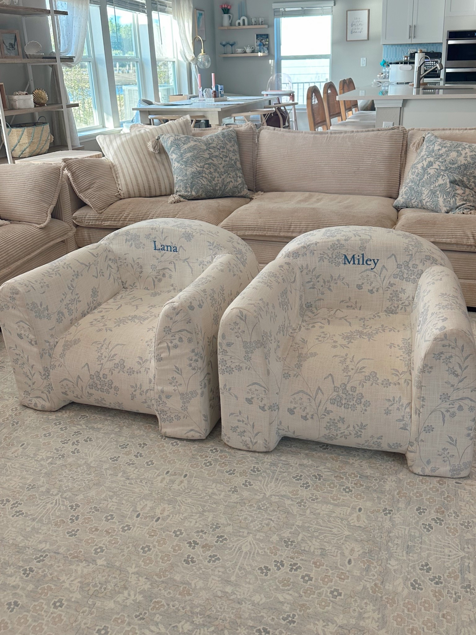 House of Noa custom chairs🩵

#LTKBaby #LTKKids #LTKmomlife