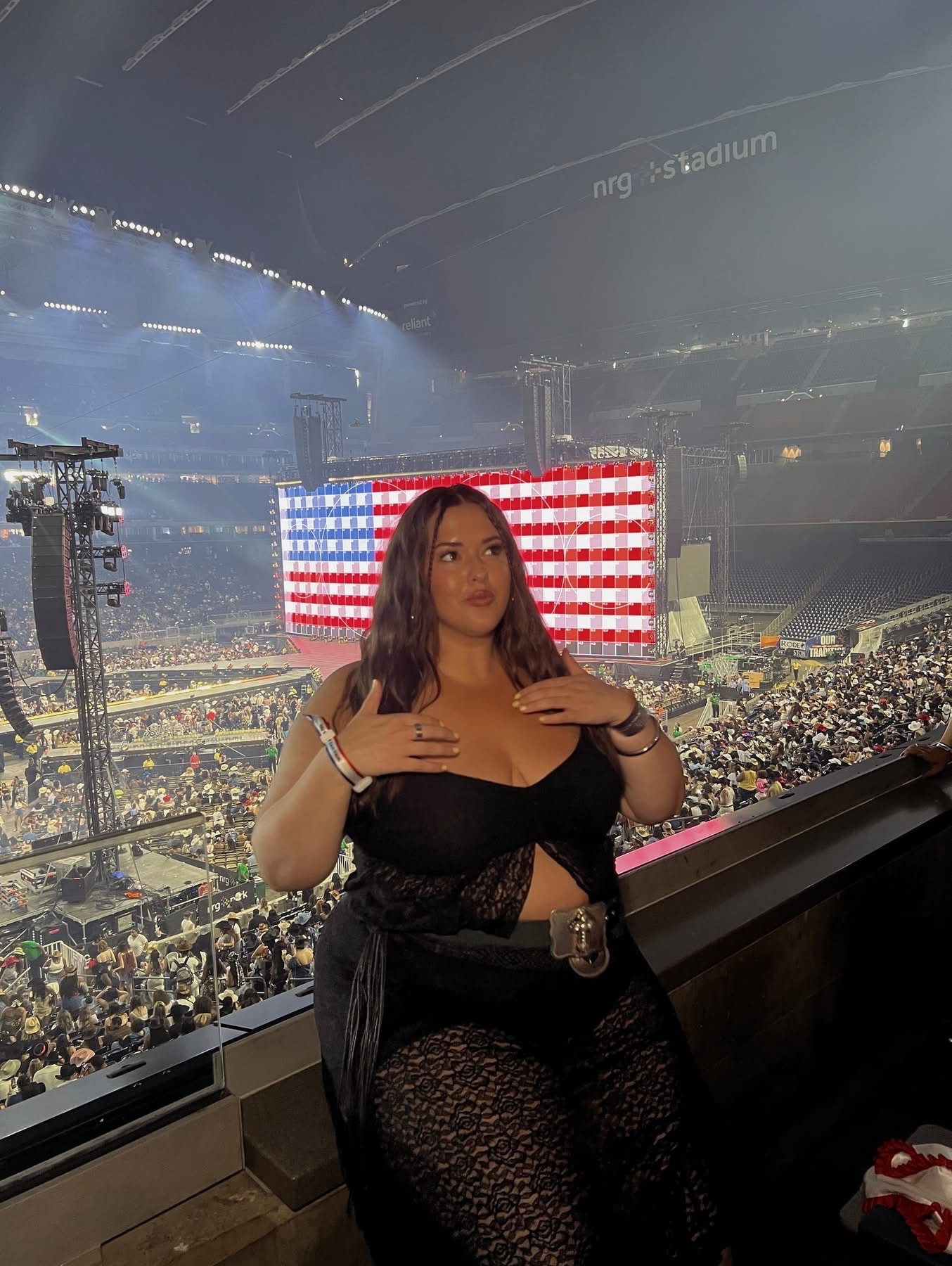 Beyoncé outfit 🎤✨

Concert outfit, lace skirt, curvy outfit, summer outfit, vacation outfit 

#LTKPlusSize #LTKStyleTip #LTKSeasonal