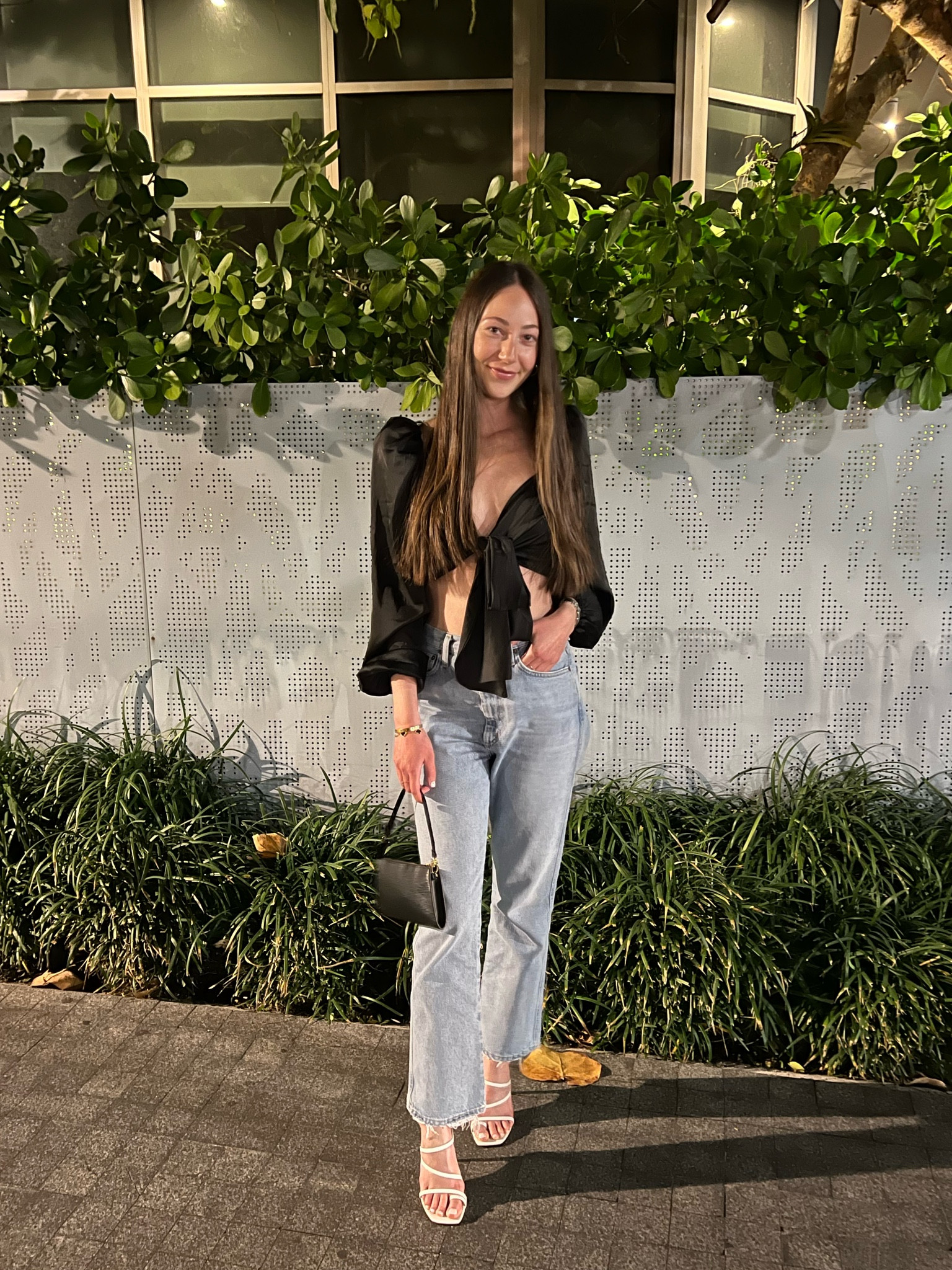 Date night look 🖤 love a good baggy jean that you can dress up or down!
//
Spring outfit, white heels, black top, crop top, date outfit, night out, shoulder bag

#LTKshoecrush #LTKFind #LTKSeasonal