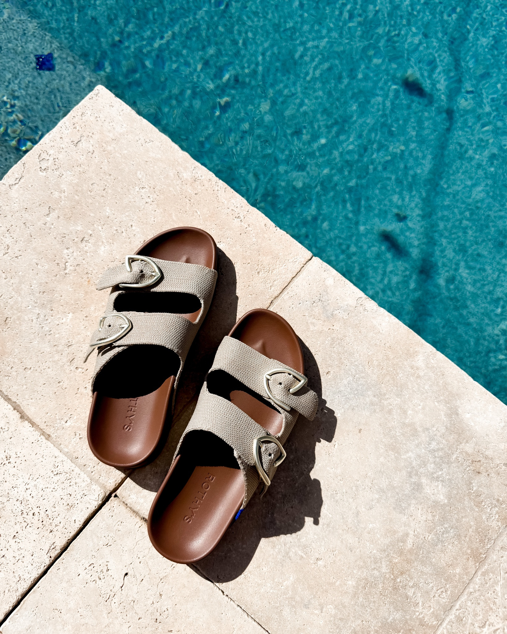 The tried-and-true favorites I’d re-buy in a second — from the white swimsuit that actually fits (and flatters) to the lunch gear we use daily.

Everything I wear, use, or pack on repeat as a twin mom, linked for you in one spot:

Capsule-friendly. Mom-life tested. Worth it.