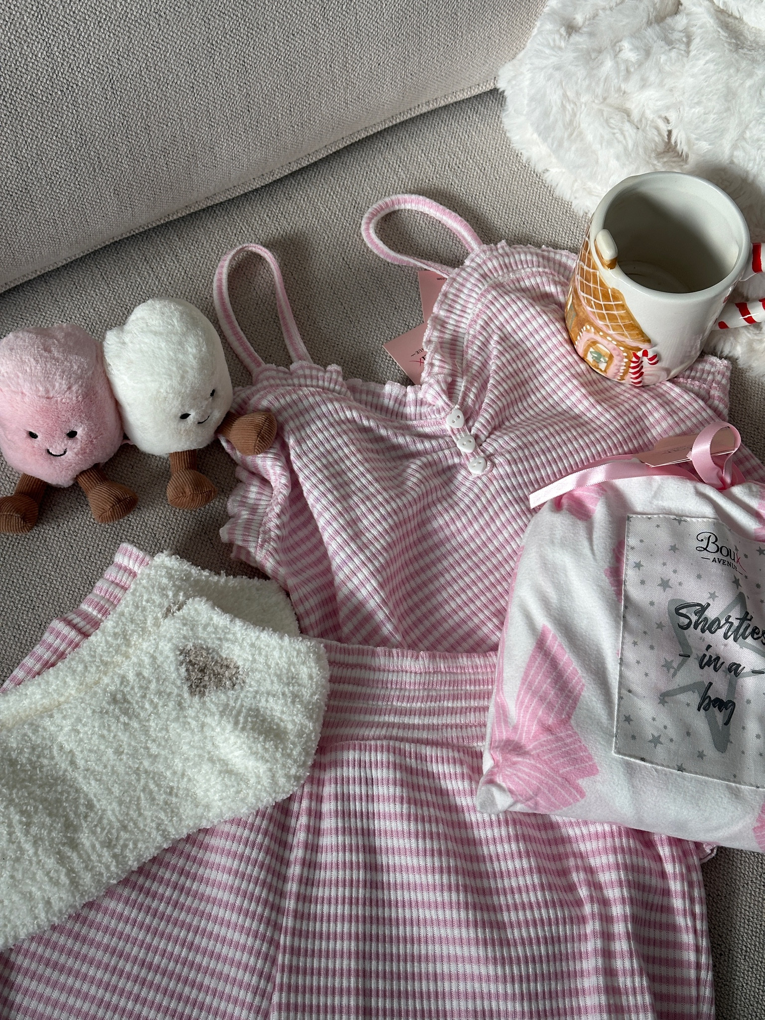 cosy sunday at home 🎀

#loungewear #pyjamas 

#LTKgiftguide #LTKwinter #LTKuk