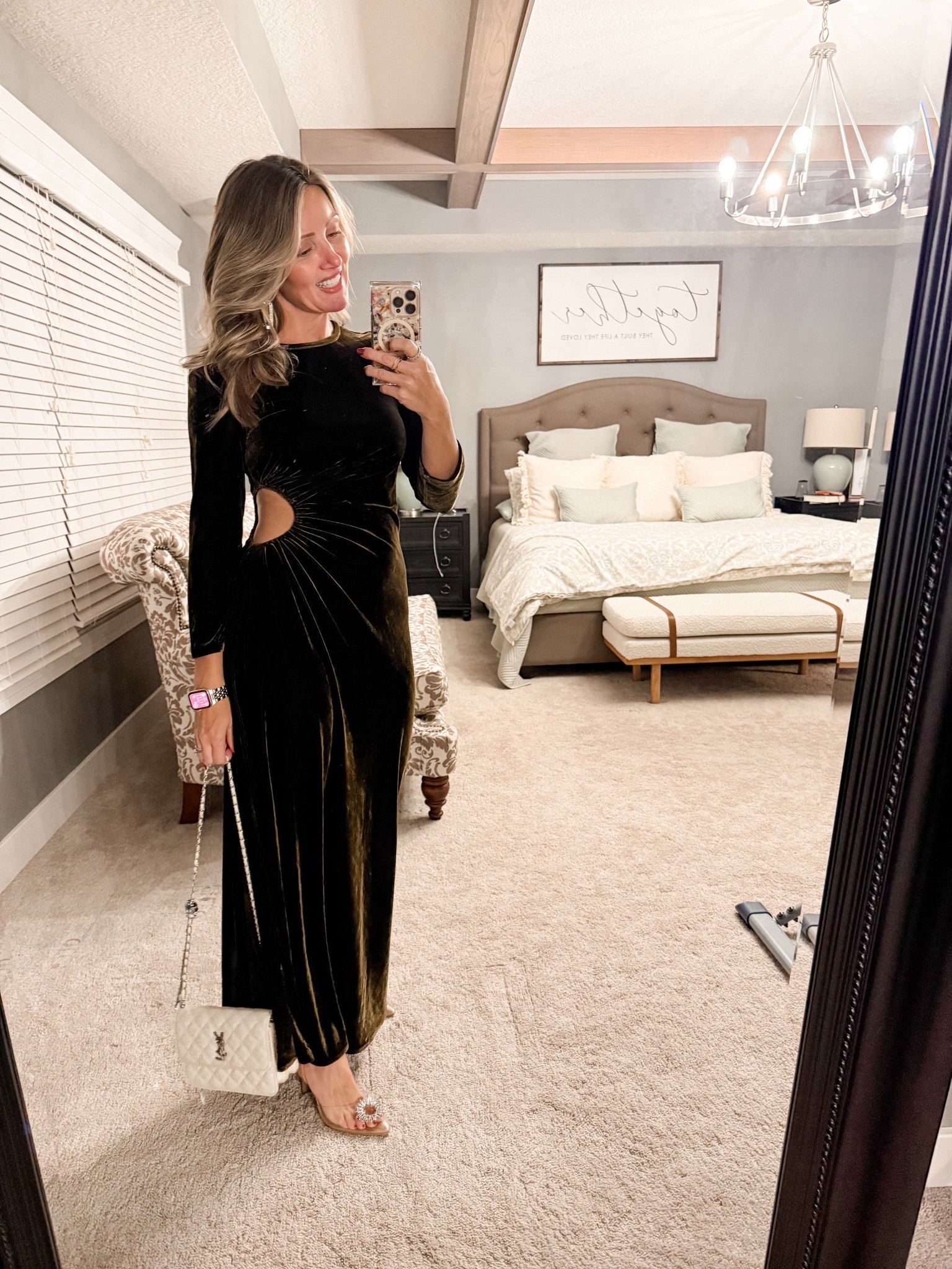 Christmas outfit
Holiday look
Velvet dress
