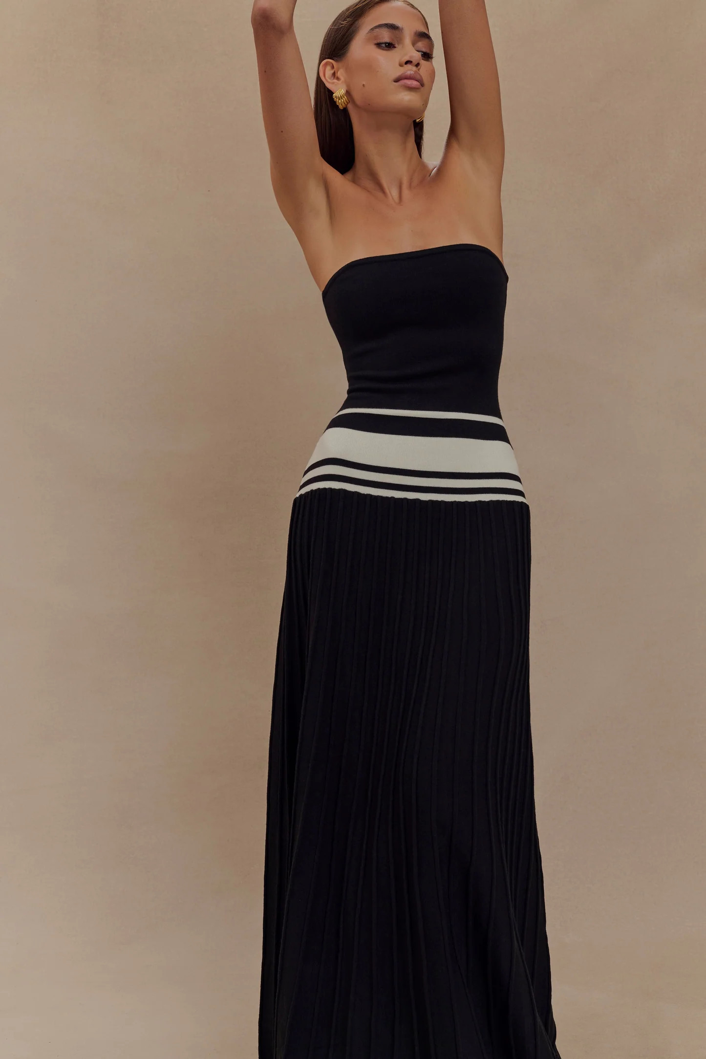 Solaris Strapless Contrast Knit Maxi Dress - Black/White | MESHKI US