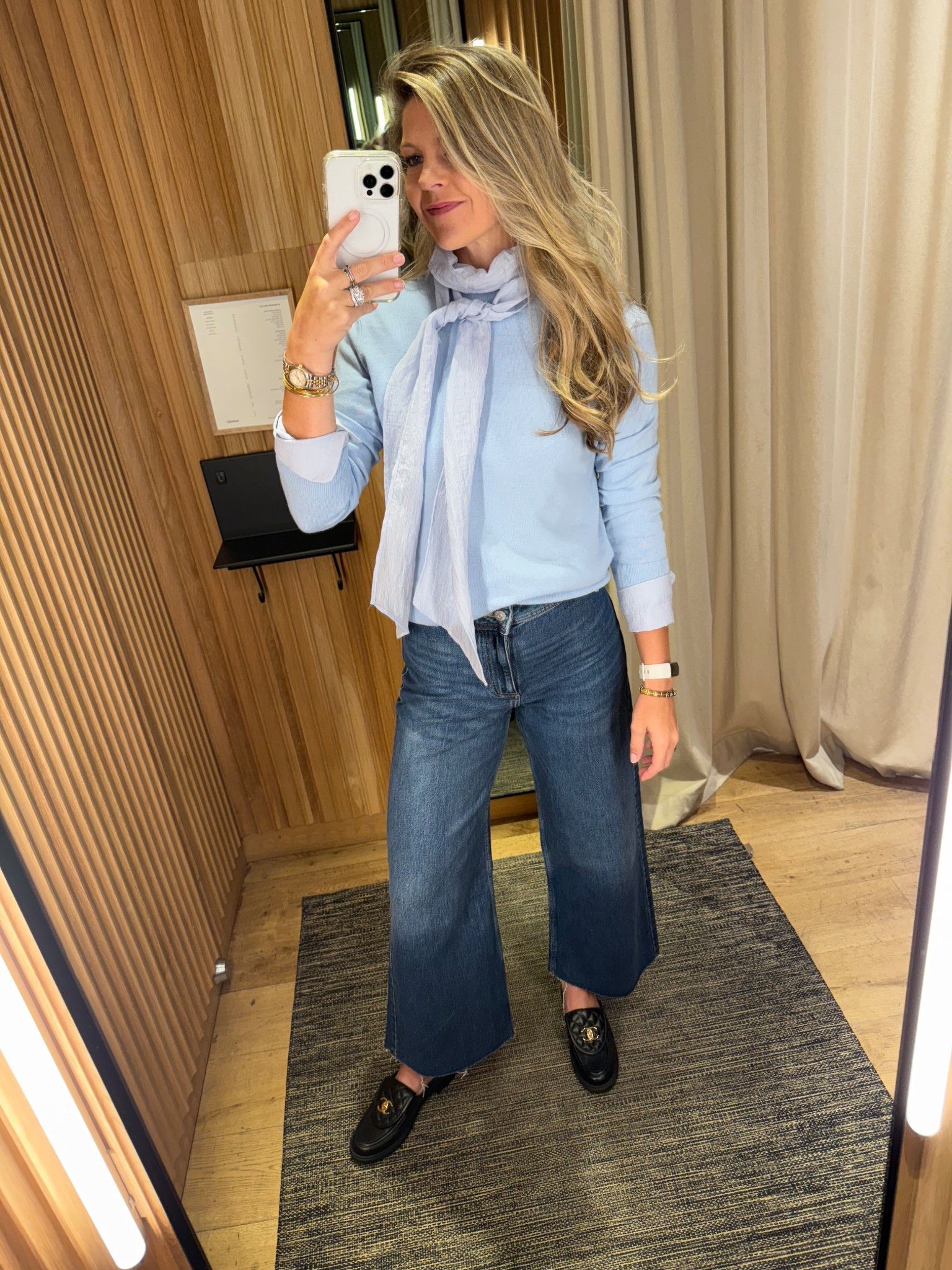 Blue house. Blue sweater. Mango. Jeans  