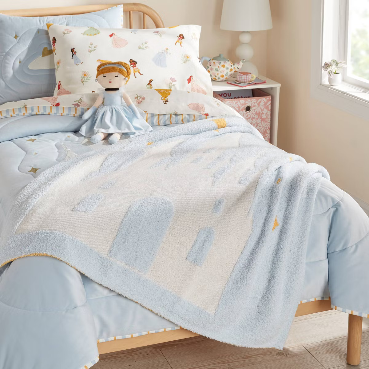 Princess Castle Kids' Throw Blanket - The Disney Collection by Pillowfort™ | Target
