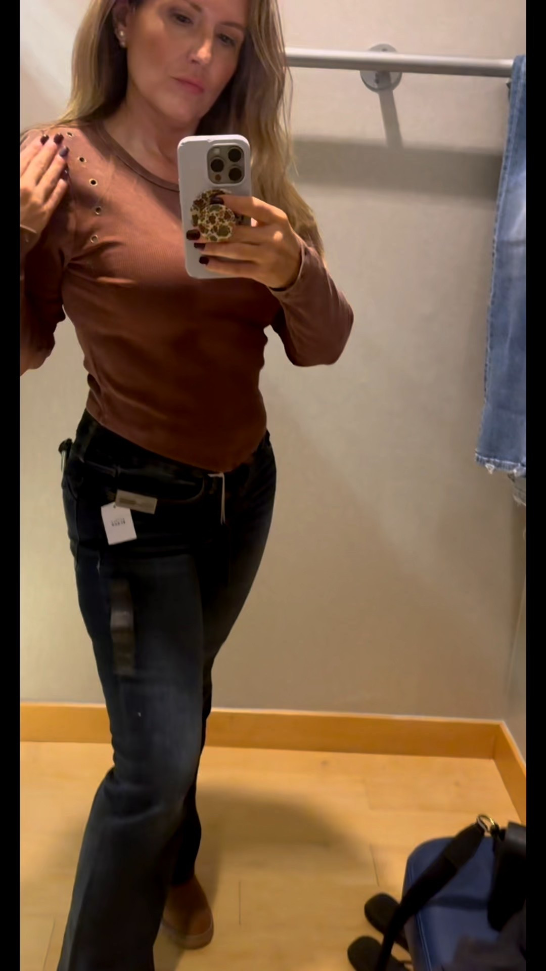 Fit No. 13 + Cherry Mahogany = too good to leave behind. Tags? Popped. Linked it for you. 🔥

#BuckleFit13
#CherryMahogany
#GlamTok
#TagPopped

#LTKHoliday #LTKgrwm #LTKOver40