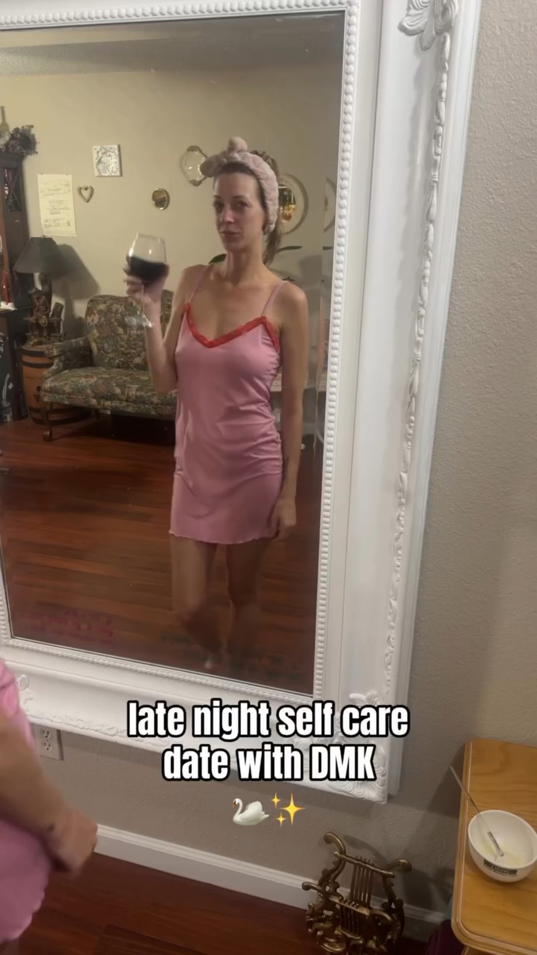 The way I love romanticizing a good self care date night in! 🦢✨ back in Sac, I loved treating myself and getting the DMK Enzyme facial as it was (and still is) one of my favorite little luxuries — as well as tools to keep my skin youthful and glowing! ✨ 

Unfortunately since being in Arizona, I haven’t found a DMK esthibestie yet, so I ordered the at home kit and am doing self care the Sarah Ford way: face mask, a good book and the ultimate relaxation sesh 🧖🏽‍♀️🍃🫧💖🎶 LMK in the comments below your favorite ways to wine … I mean wind down 🤪✨📚 and also!!! If you’re a Phoenix girlie that gets DMK facials somewhere in the valley, drop your aesthetician’s name and tag them in the comments below!

Also!!! Finally finished the second book of the ACOTAR series today, and I’ve officially checked off my second book for the year! Now to crack open our next book club book so I’m not finishing it at the last minute like I did last month 🫶🏻✨

#facemasktime #selfcare #athomefacial #DMK #enzymes
@dmkinternational @dmkskin @sarahfordofficial