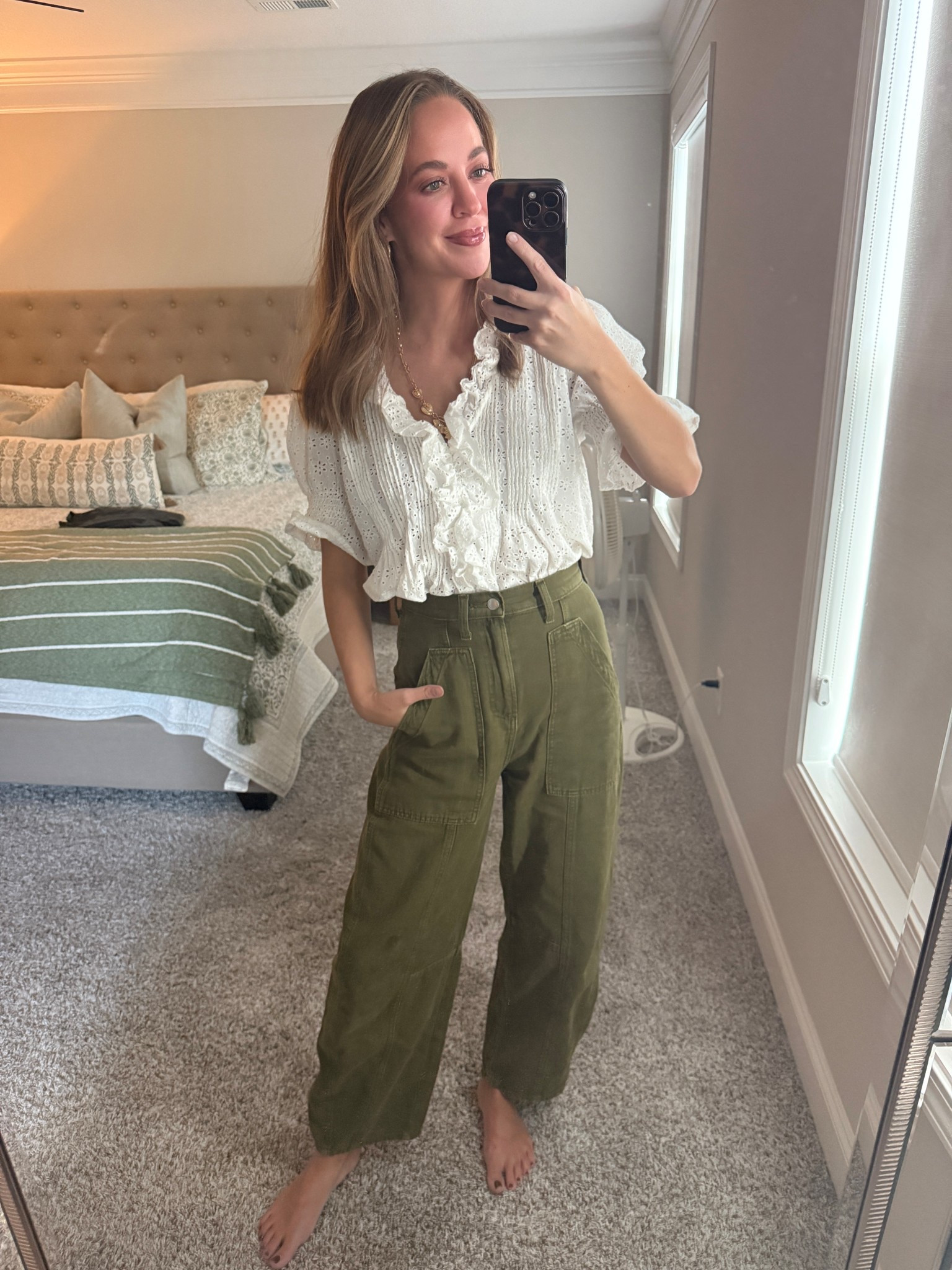 Love these pieces to take into early fall while it’s still warm out. Can’t wait to wear these pants with sweaters! Size down at least one size. I’m wearing a 0 and I’m definitely not a 0 😂 