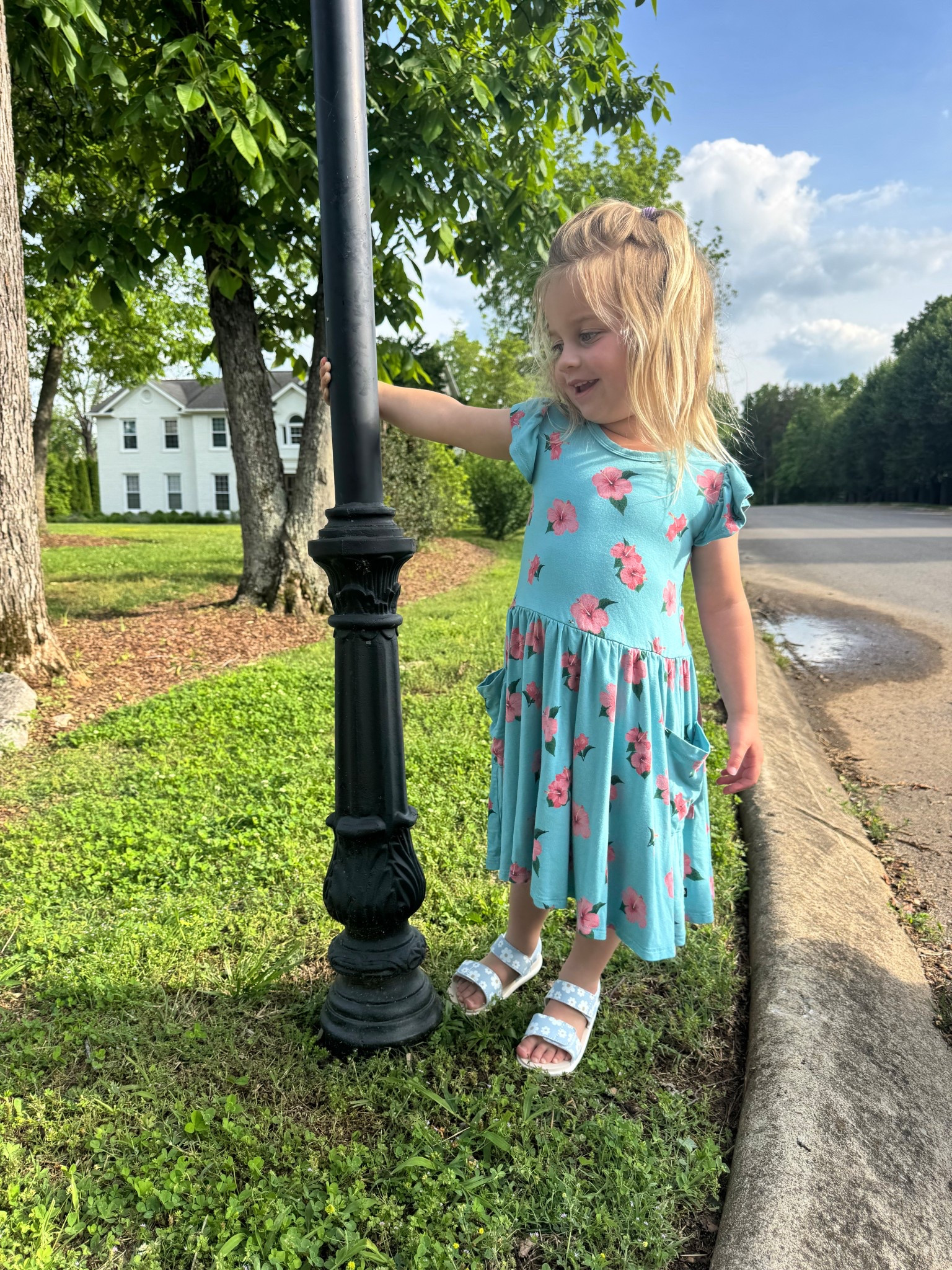 Finally found a pair of sandals that don’t rub the heels of my 3 year old that she actually likes!

#LTKSeasonal #LTKKids #LTKFamily