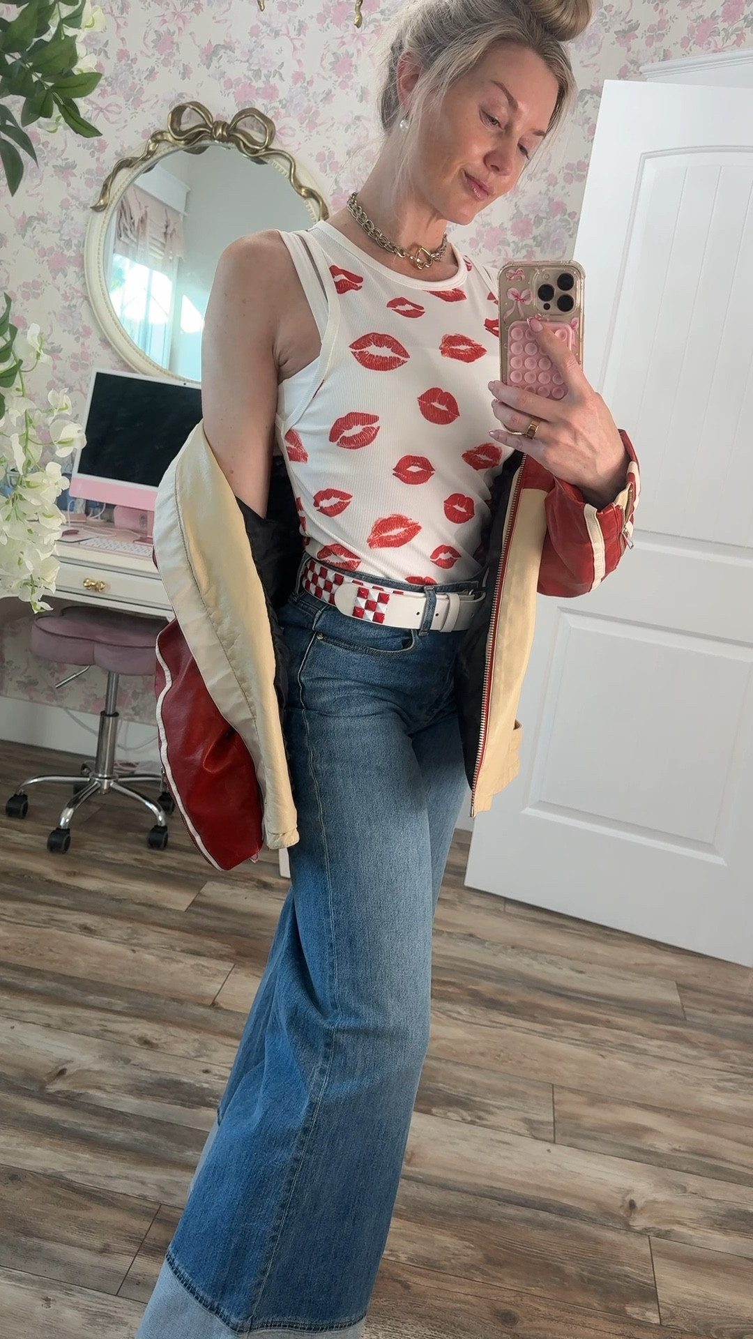Happy Valentines💋

The look of the day going into work, getting cute even if it’s just for yourself💘

Top & denim from @Alice + Olivia and I’m obsessed! Wearing: M top, 26 bottoms

Shoes @adidas 
Choker @Revolve 



#LTKootd #LTKValentine #LTKdayinmylife