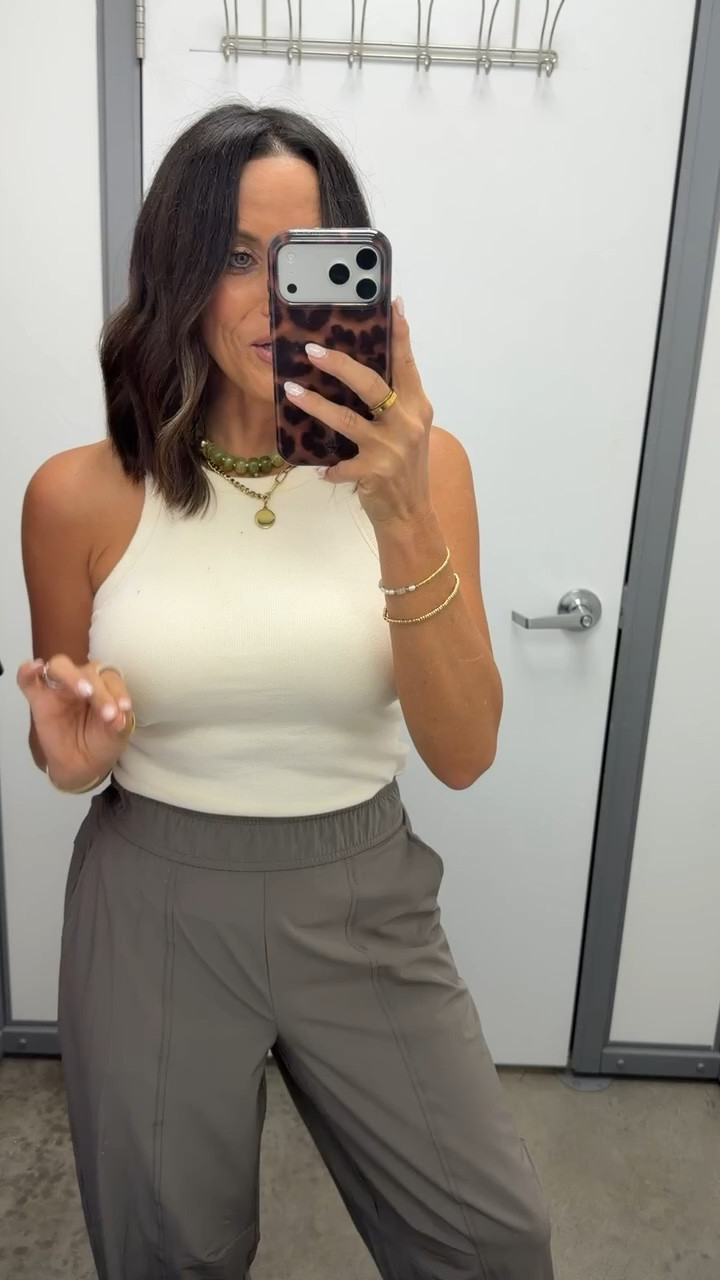 Okayyy this Walmart outfit is so good 🤎 the neutral athletic pants are everything! gives MAJOR lulu vibes

#WalmartFinds #WalmartFashion #WalmartStyle #AffordableFashion #NeutralOutfit #LTKCreator
