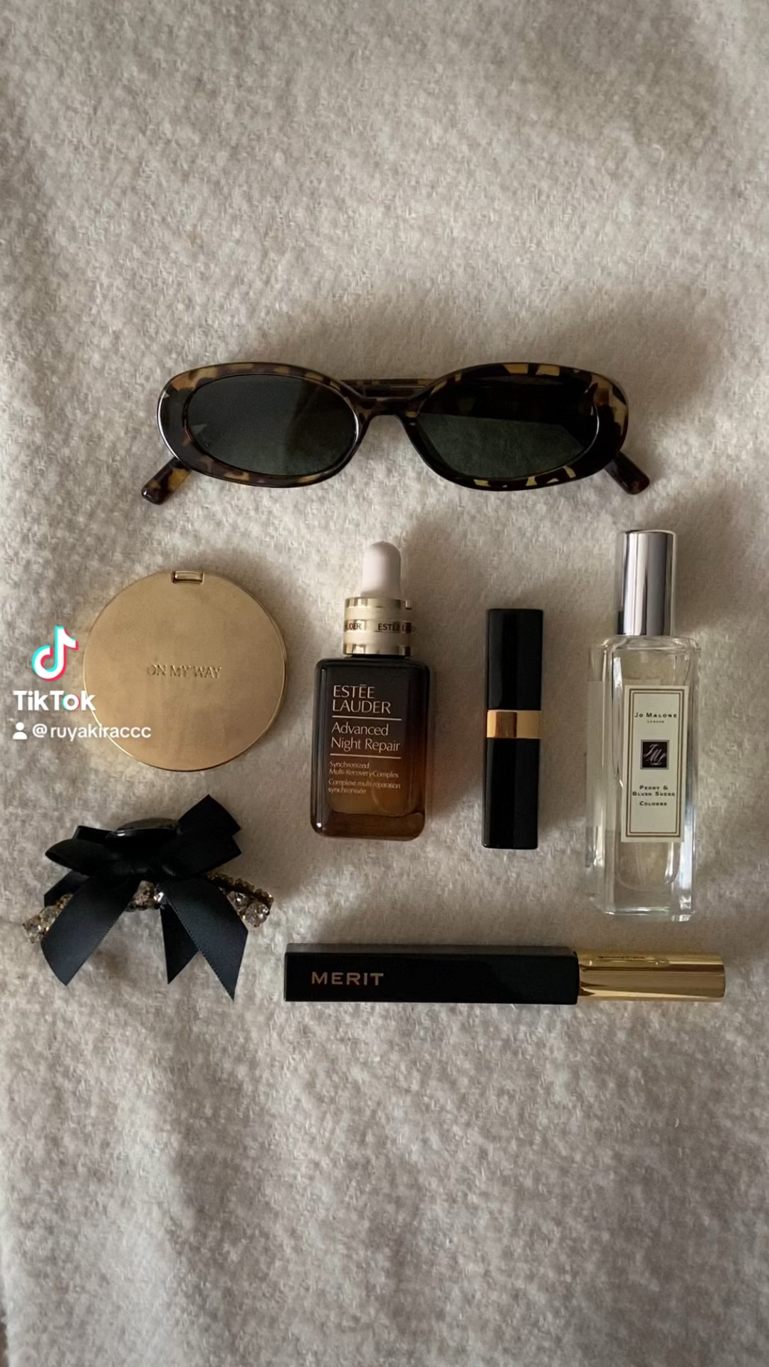 Timeless staples are always in my bag ✨ #esteelauder #jomalone #merit #meritmascara #chanel #amazonfinds #whatsinmybag #fallfashion #fallfinds #fallaesthetic 

#LTKBeauty #LTKFindsUnder100 #LTKSeasonal