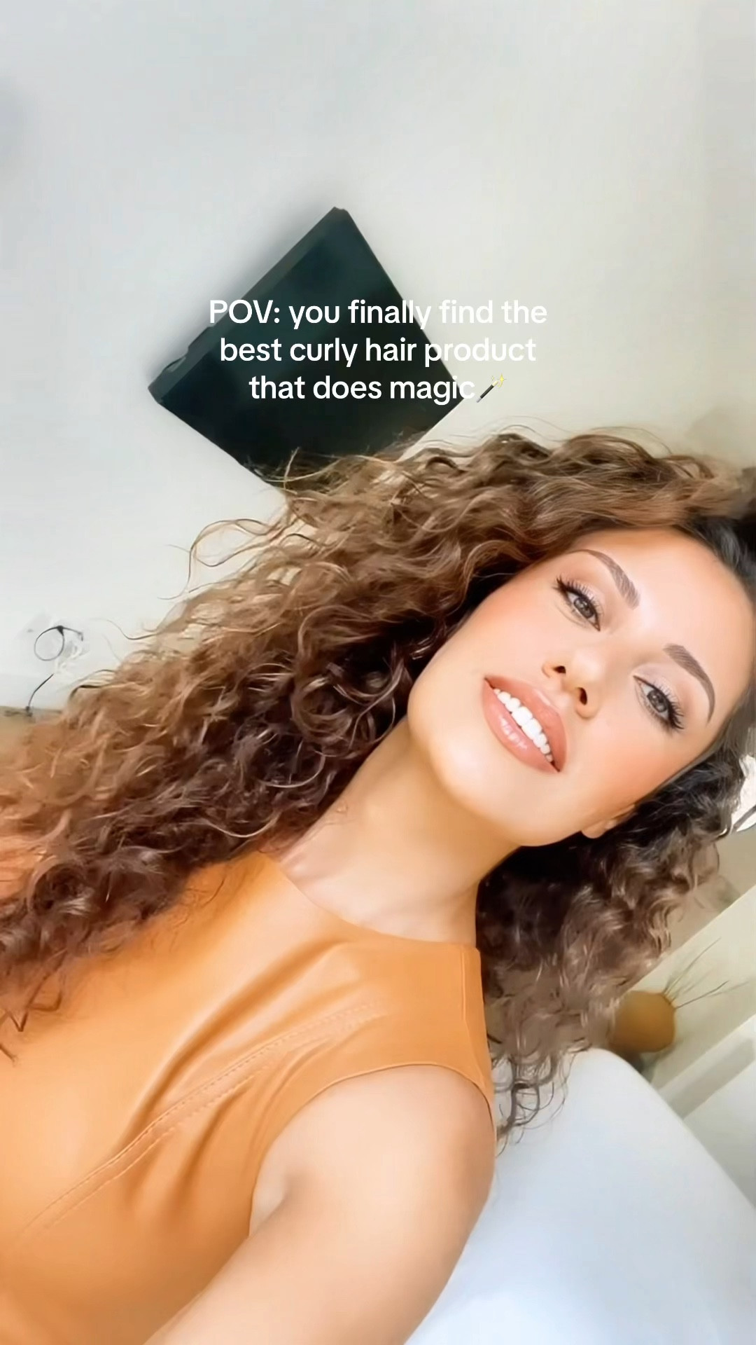 The one and only magic product you need to get the most beautiful defined curly hair🪄 @Kérastase curl manifesto leave-in Treatment👌🏼💯

#curly #curlyhair #curlyhairtutorial #curlyhairproducts #definedcurls #curlyhairroutine #kerastase #curlmanifesto #curlygirl #curlygirlmethod #hairtiktok #hairstyle #hairtok #curlyhaircare #tiktokmademebuyit #ltkbeauty #liketkit #curlyhaircare 

#LTKVideo #LTKBeauty #LTKFindsUnder50