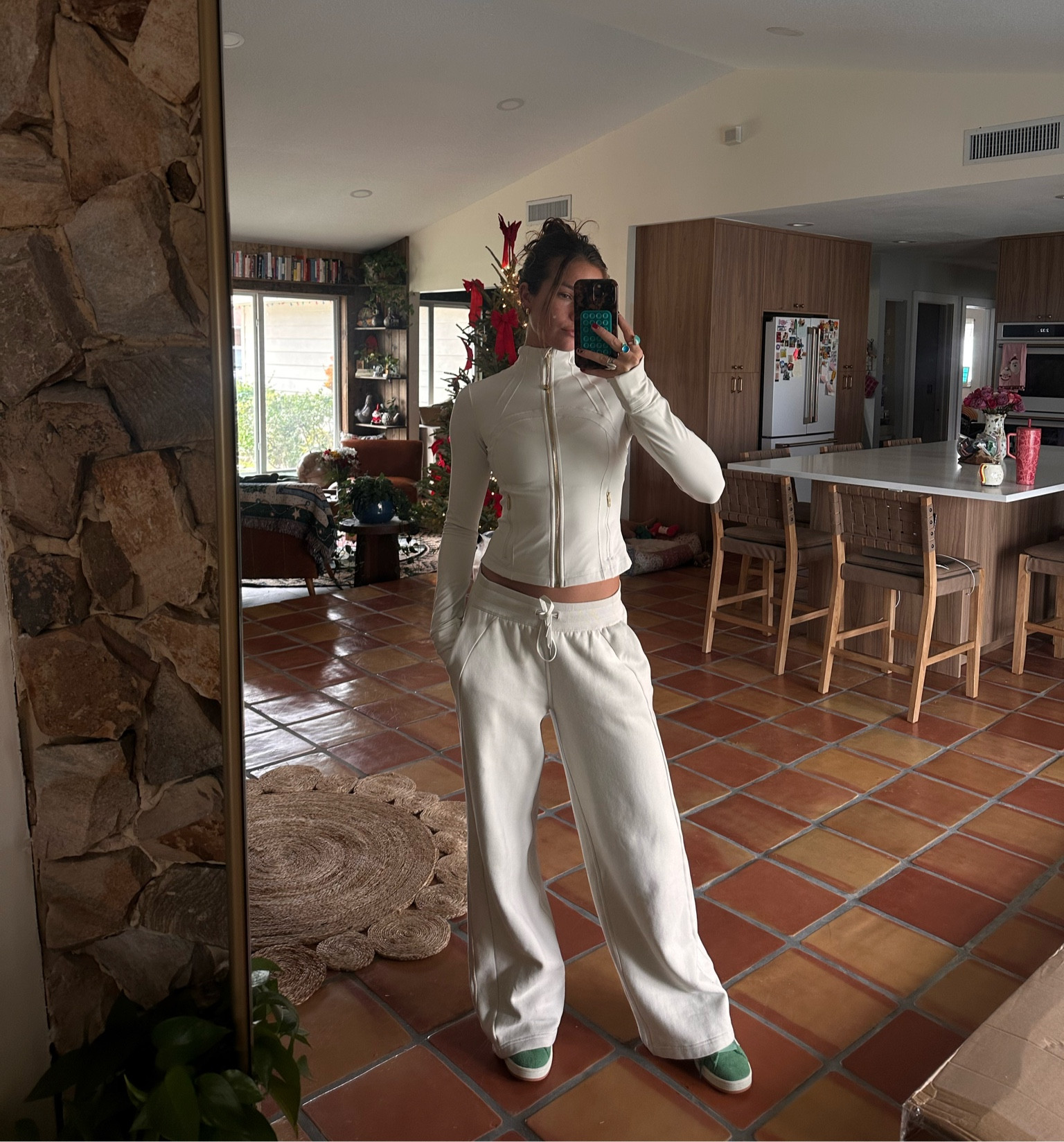 This might be my most comfortable purchase of the season. I love this. So much. I’m 5’8 wearing a size 6 sweatshirt & medium sweats! Color is BONE! 🤍🤍

#LTKActive #LTKSeasonal