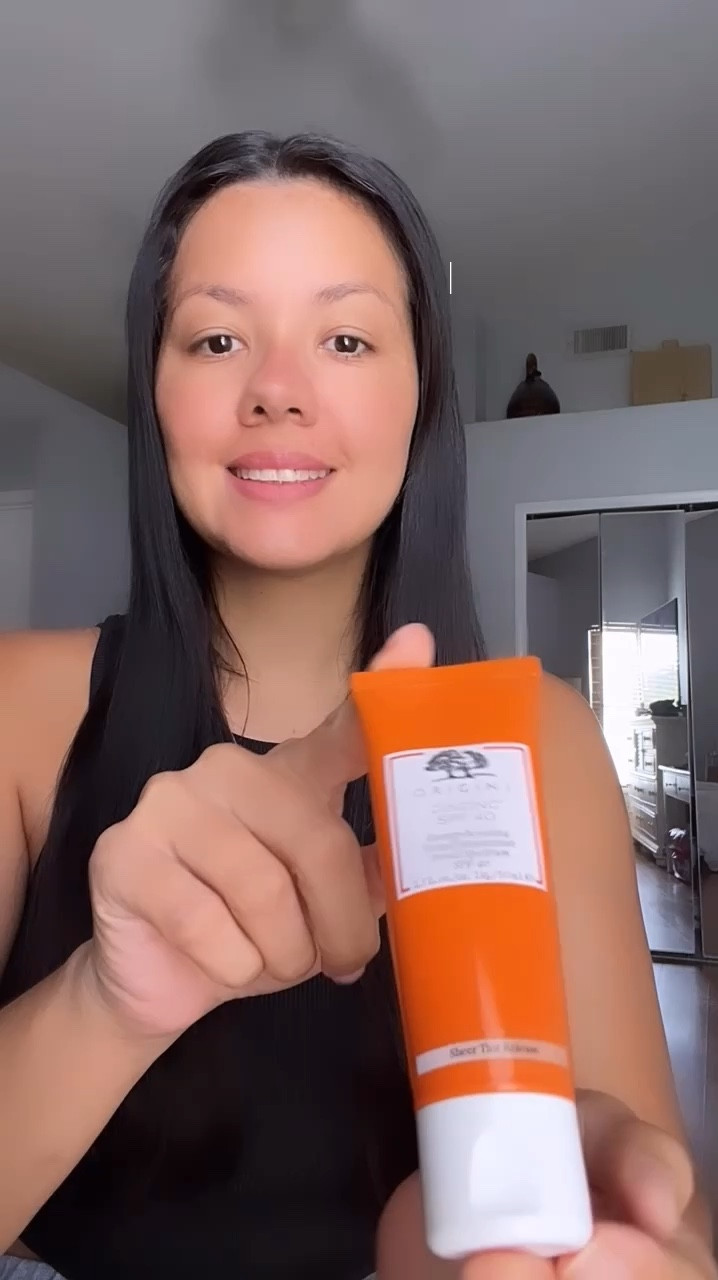 SUNSCREEN #skincare #sunscreen #tintasunscreen #sunscreentinta #skincarerutine #skin #origins 

#LTKBeauty #LTKSeasonal #LTKVideo