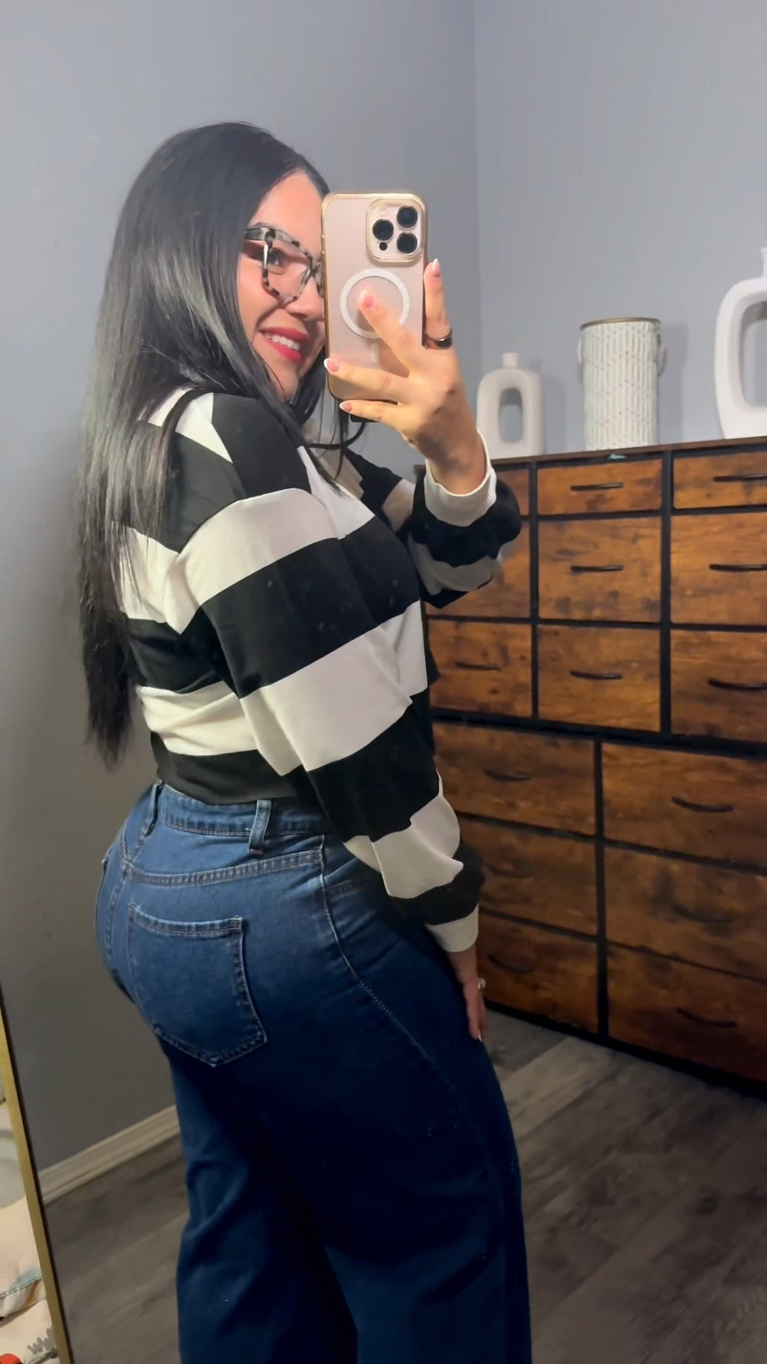 🖤🤍

#LTKFindsUnder100 #LTKmomlife #LTKootd