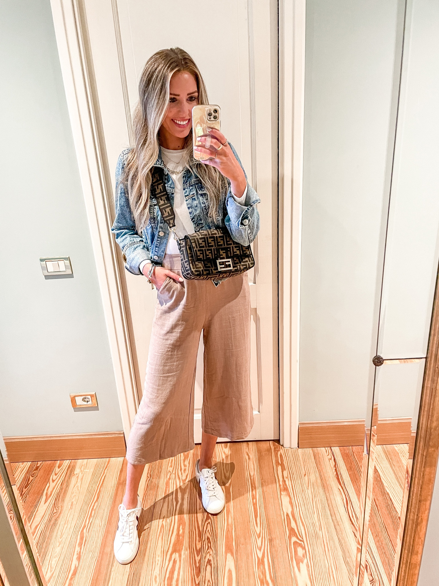 Jean jacket / linen pants / white sneakers

Small in the jacket, top and pants. 37 in the sneakers 


#LTKstyletip #LTKunder100 #LTKtravel