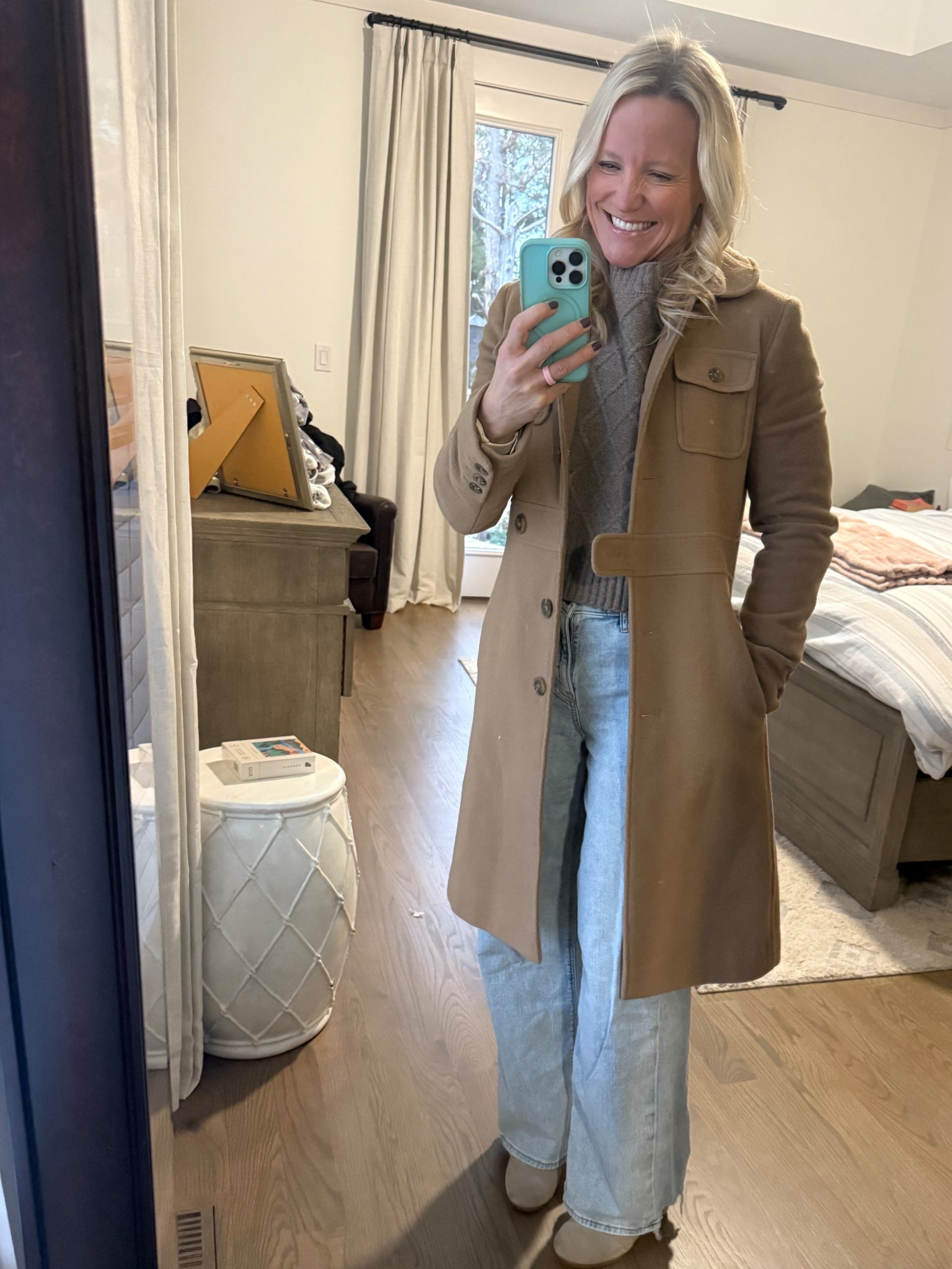 This sweater + jean combo 👌🤎