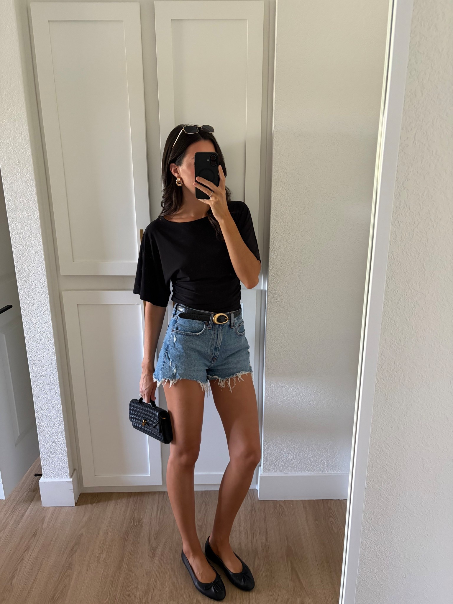 I’m 5’7” wearing small in the top (linking similar in case out of stock) and 25 in the jean shorts!