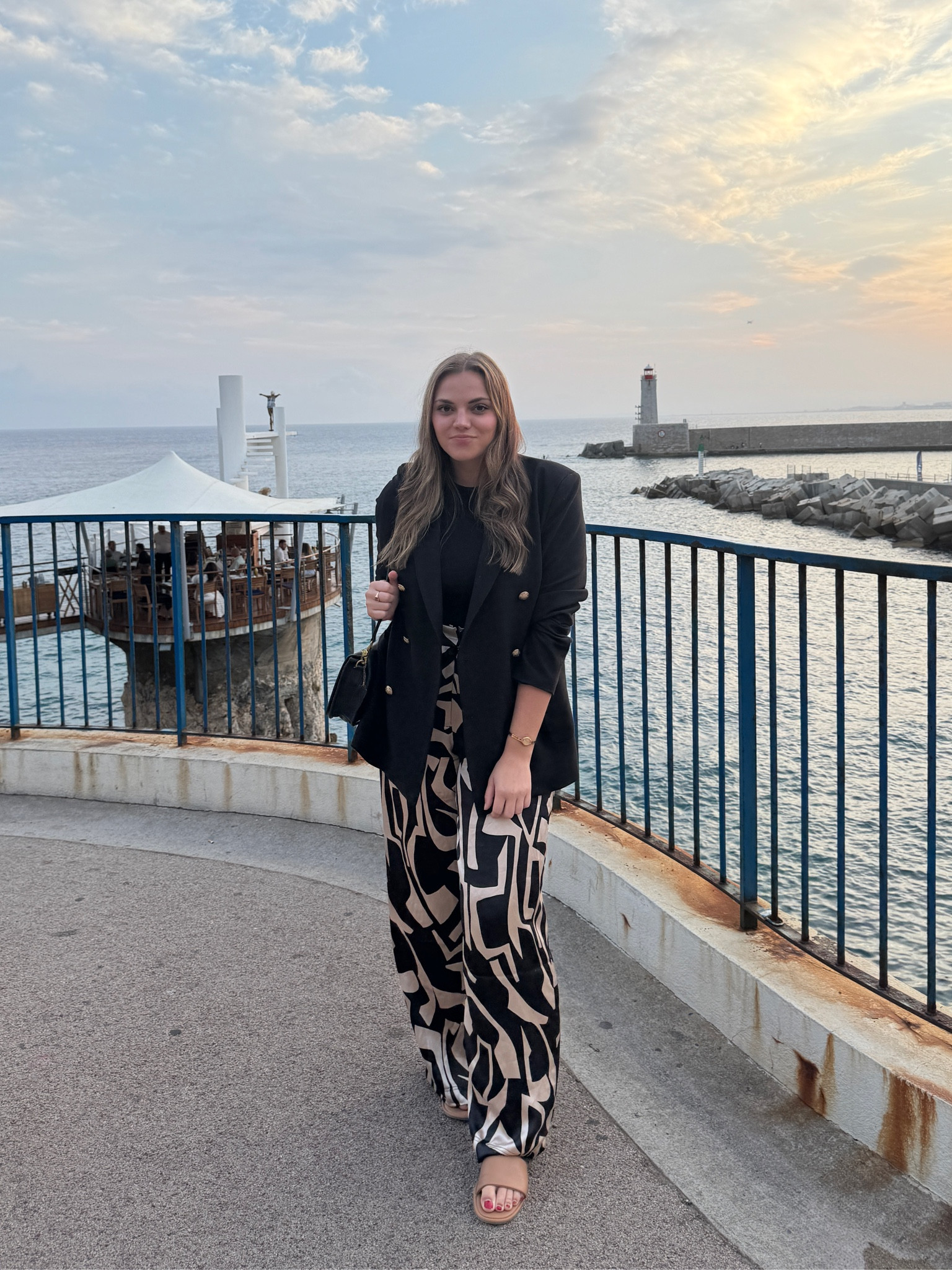 Absolutely live in this blazer 

#LTKworkwear #LTKmidsize #LTKtravel
