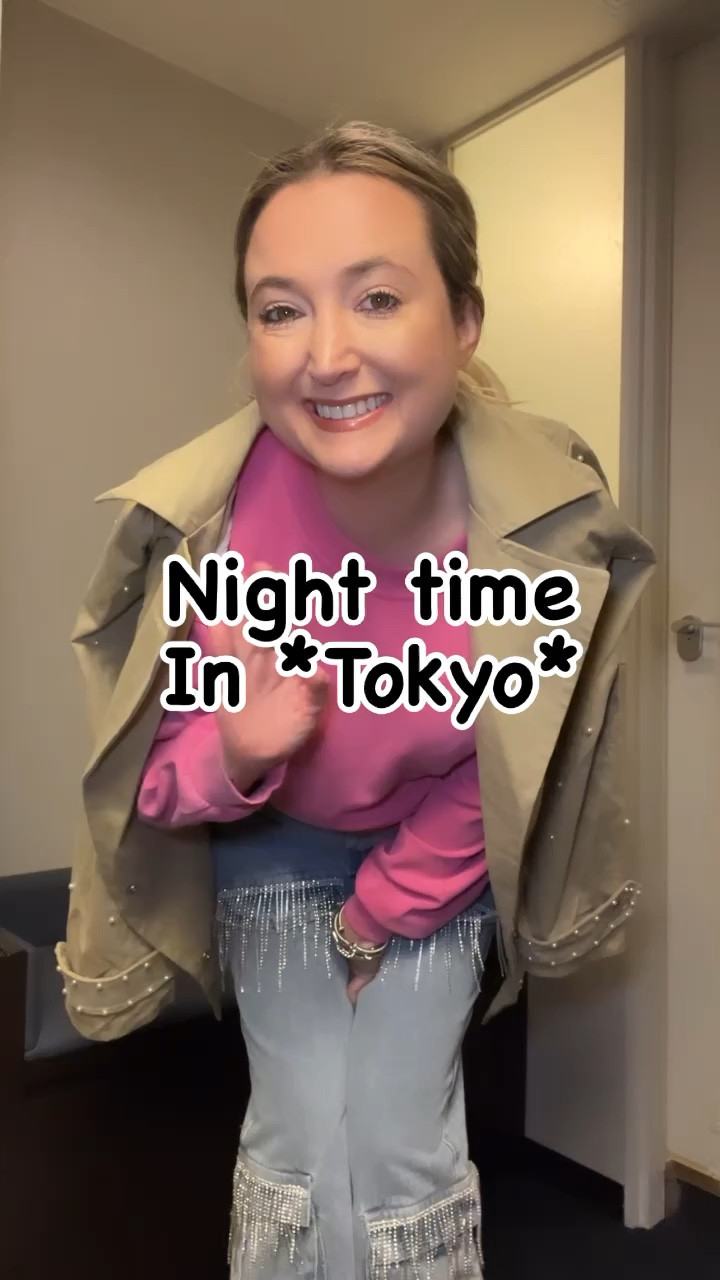 Tokyo outfit. Tokyo style

Japan outfit. Tan trench coat. Cargos. Embellished jeans. Lululemon oversized crop sweatshirt. Lululemon softstreme sweatshirt. Travel outfit. Travel look.

#LTKVideo #LTKtravel #LTKstyletip