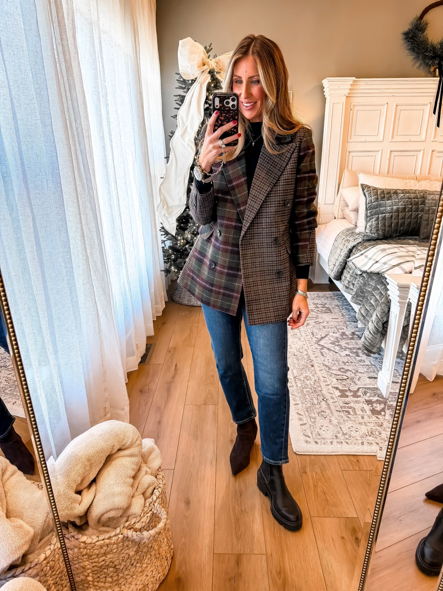 Size 29 denim 
Size medium blazer


#LTKmomlife #LTKHoliday #LTKootd