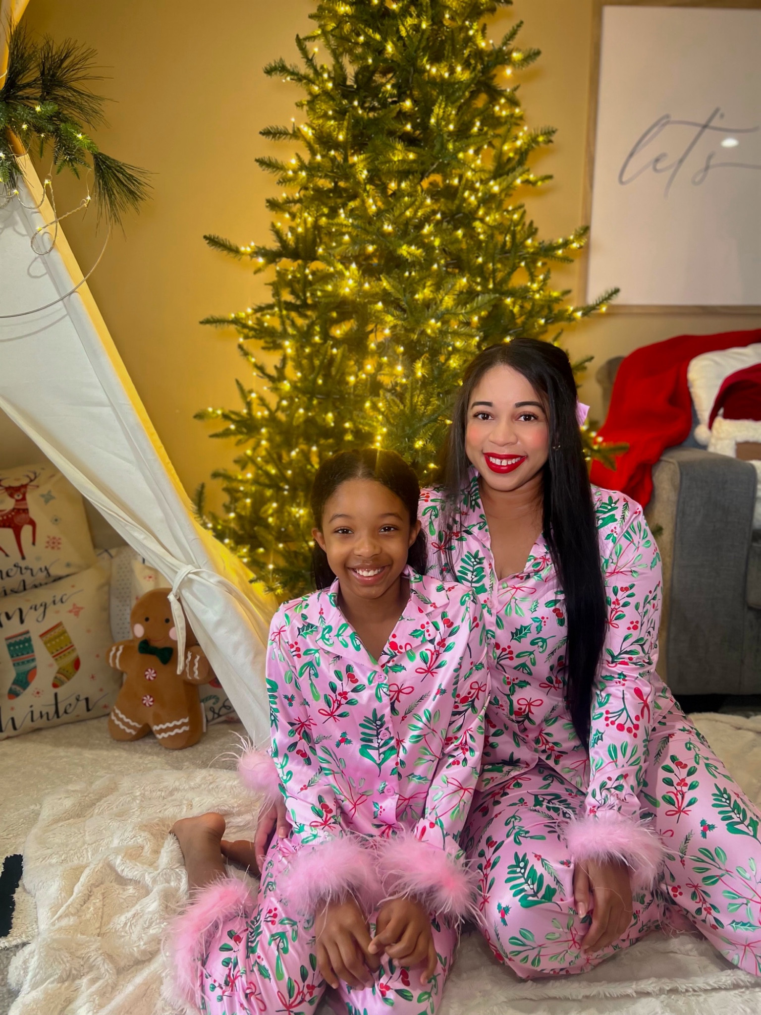 Coquette Style Mommy & Me Christmas pj’s! #mommyandme #motherdaughter #matchingpajamas #christmaspjamas

#LTKFindsUnder50 #LTKFamily #LTKKids