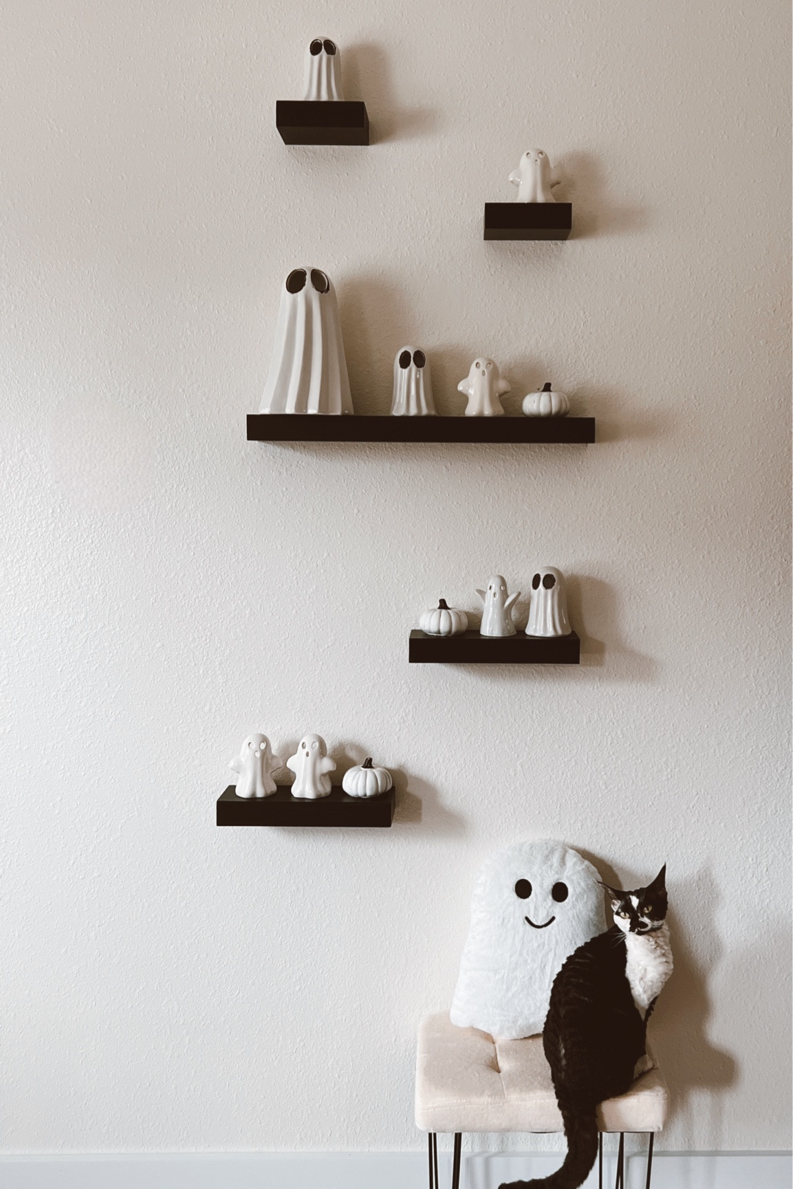 Ceramic ghosts Halloween decor white ghost decor ghost pillow target pillow fall decor 

#LTKFallSale #LTKHome #LTKSeasonal