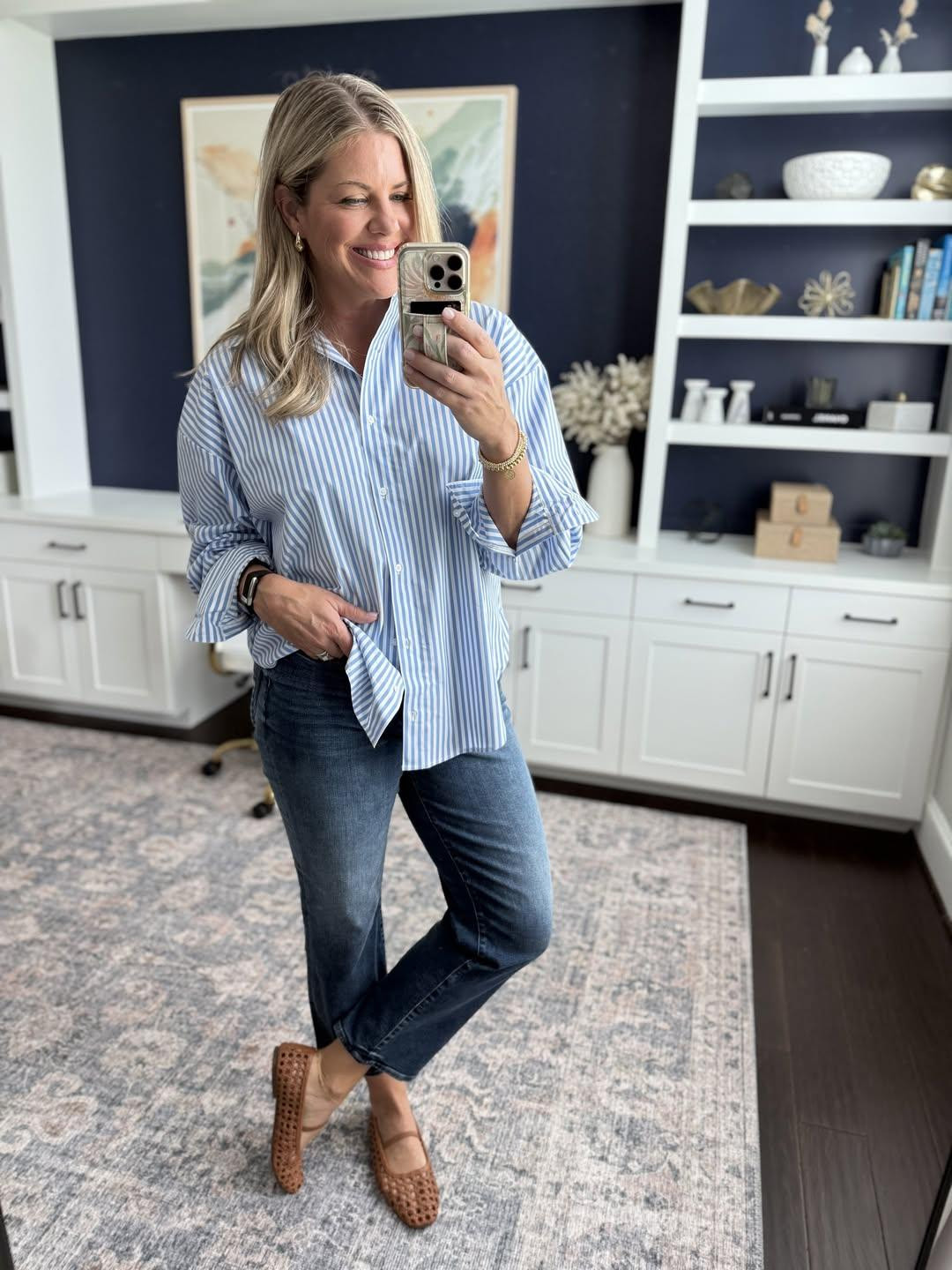 💙💙Button down is an oversized fit. Size down if you want it more fitted. I’m wearing my normal size. 

 