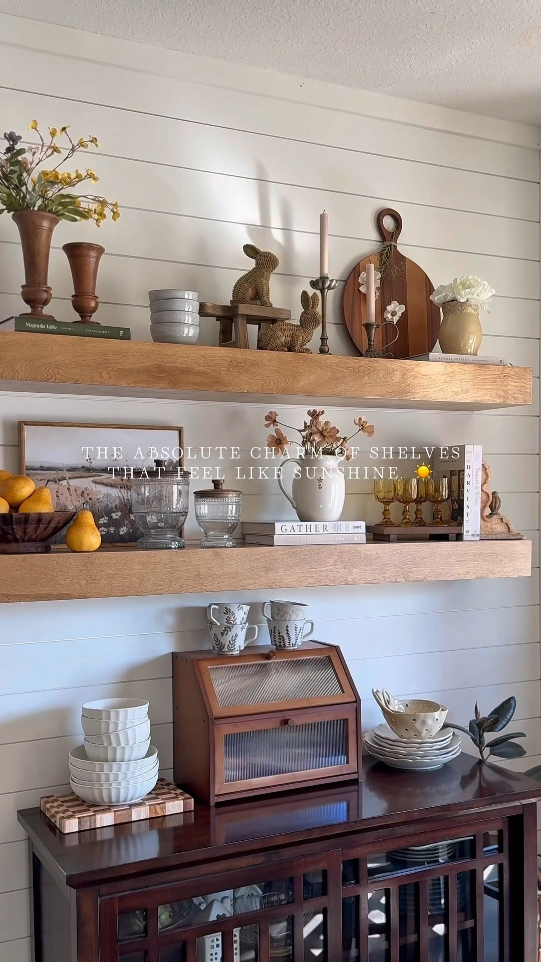 Spring shelf styling. ☀️ 