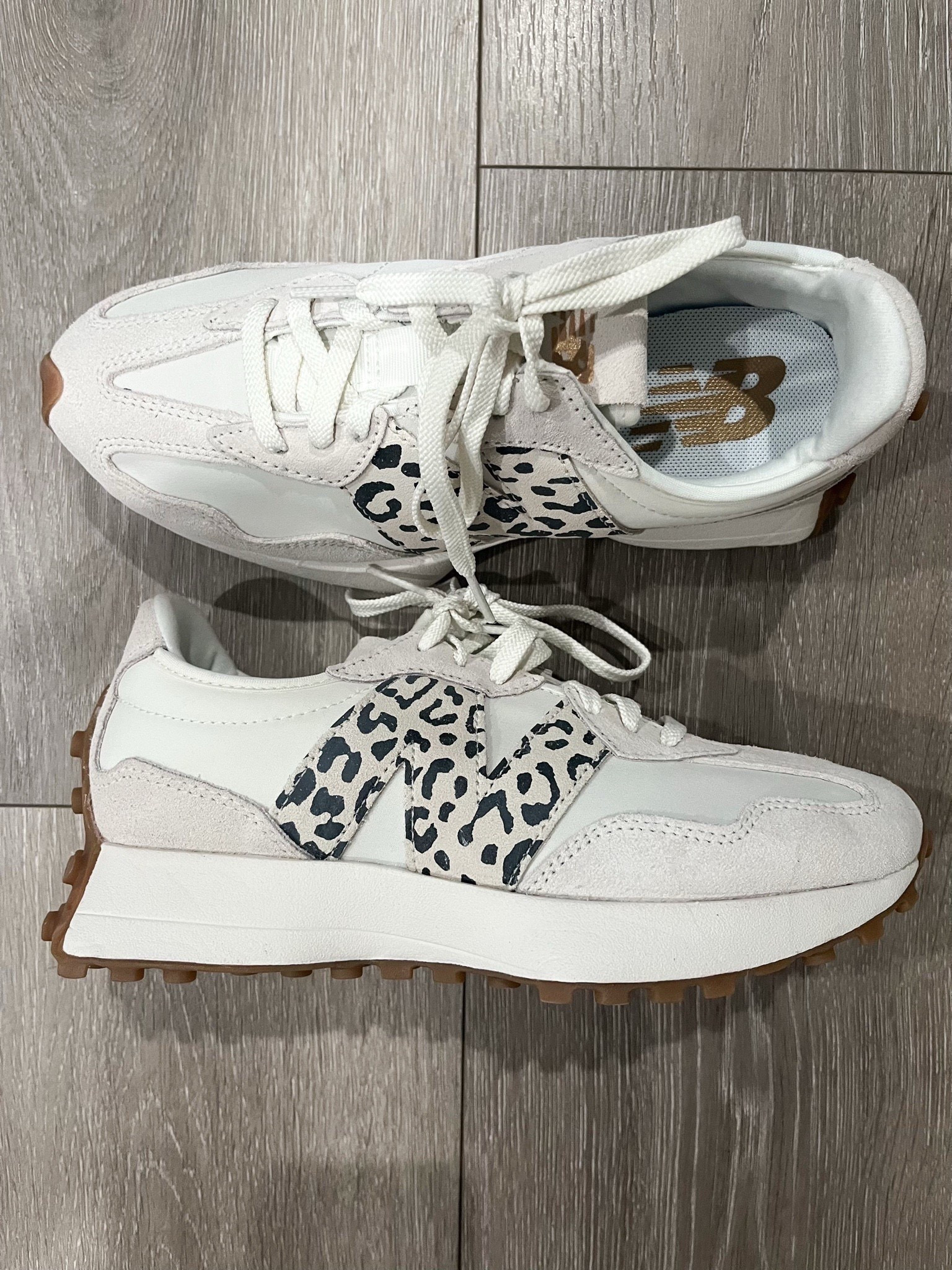 My most worn sneaker. I love the new balance 327! They are so comfortable and my feet never hurt in these shoes. Plus they’re cute and neutral and go with everything! 

#LTKmomlife #LTKActive #LTKdayinmylife