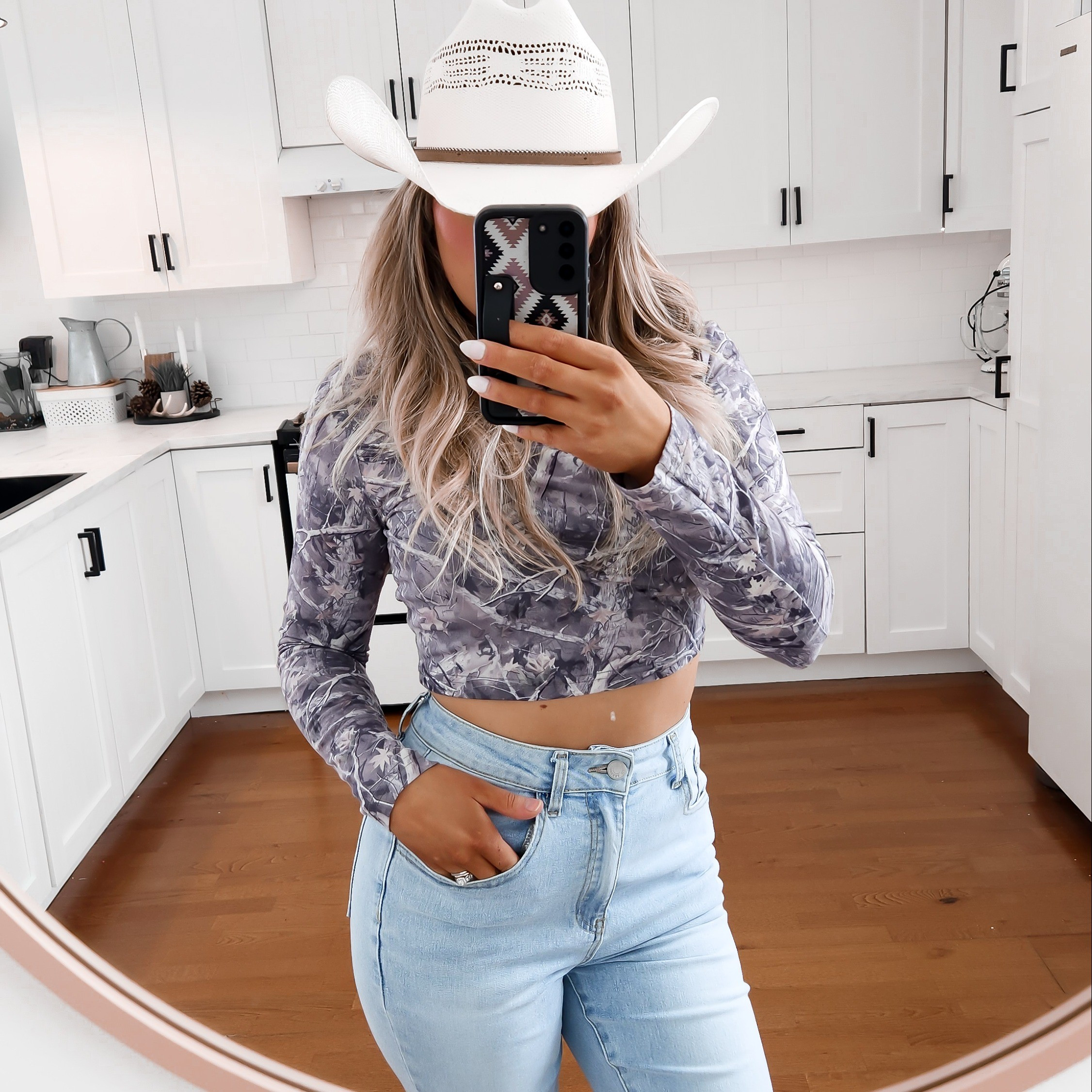 Glow time! ✨ These are my must-have spray tan essentials for a streak-free, glowing tan every time. Which one can’t you live without? 💛#LTKBeauty #SelfTan #SprayTanRoutine #GlowUp #LTKStyle

#LTKcanada #LTKstyletip #LTKsummer