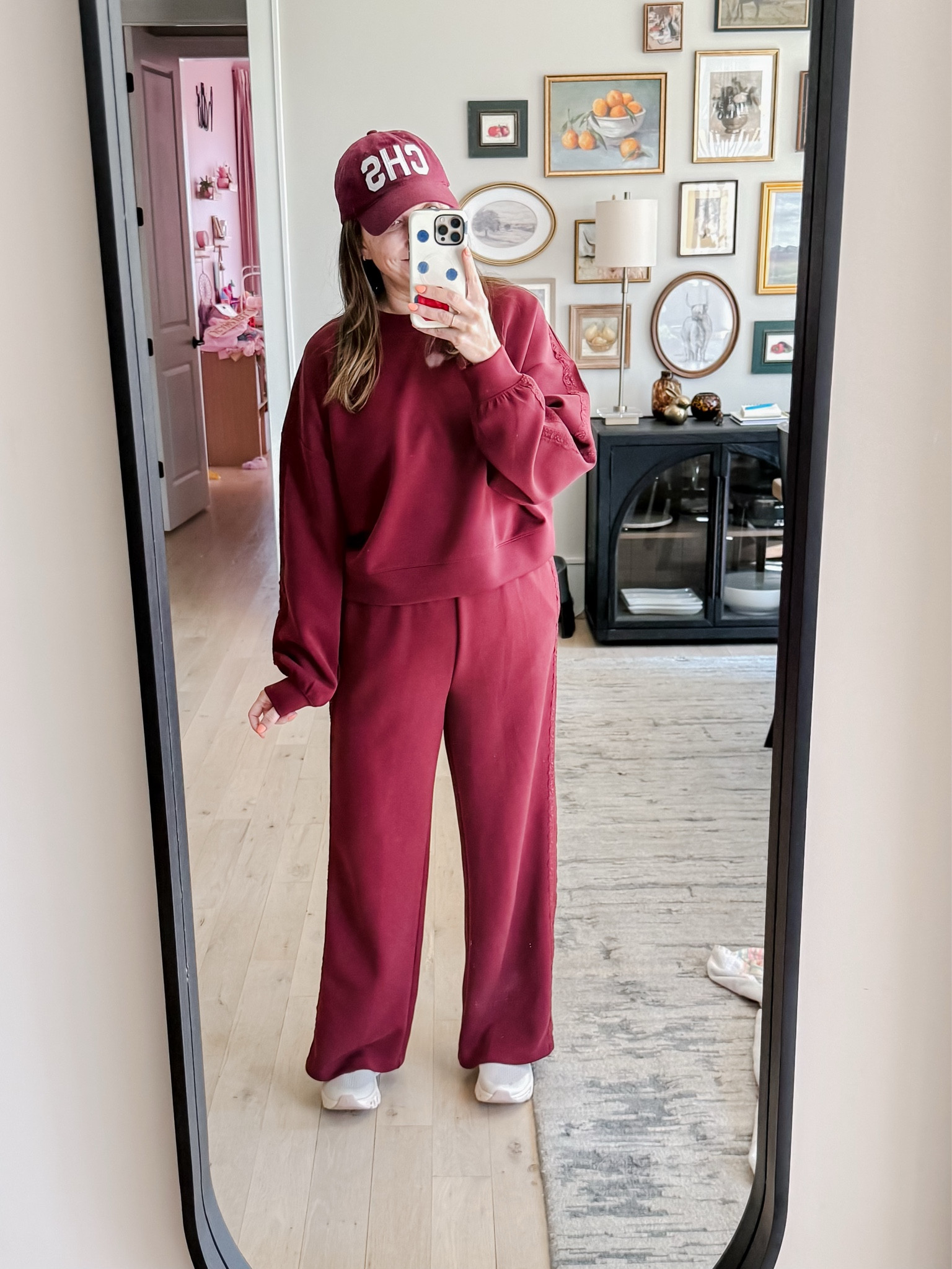 Can never go wrong with a sweat set and a hat on a chilly and bad hair day! Went for a monochromatic theme here too. Another route you can never go wrong with 
Sweatshirt M / Sweatpants M / Sneakers tts 

#LTKMidsize #LTKootd #LTKActive