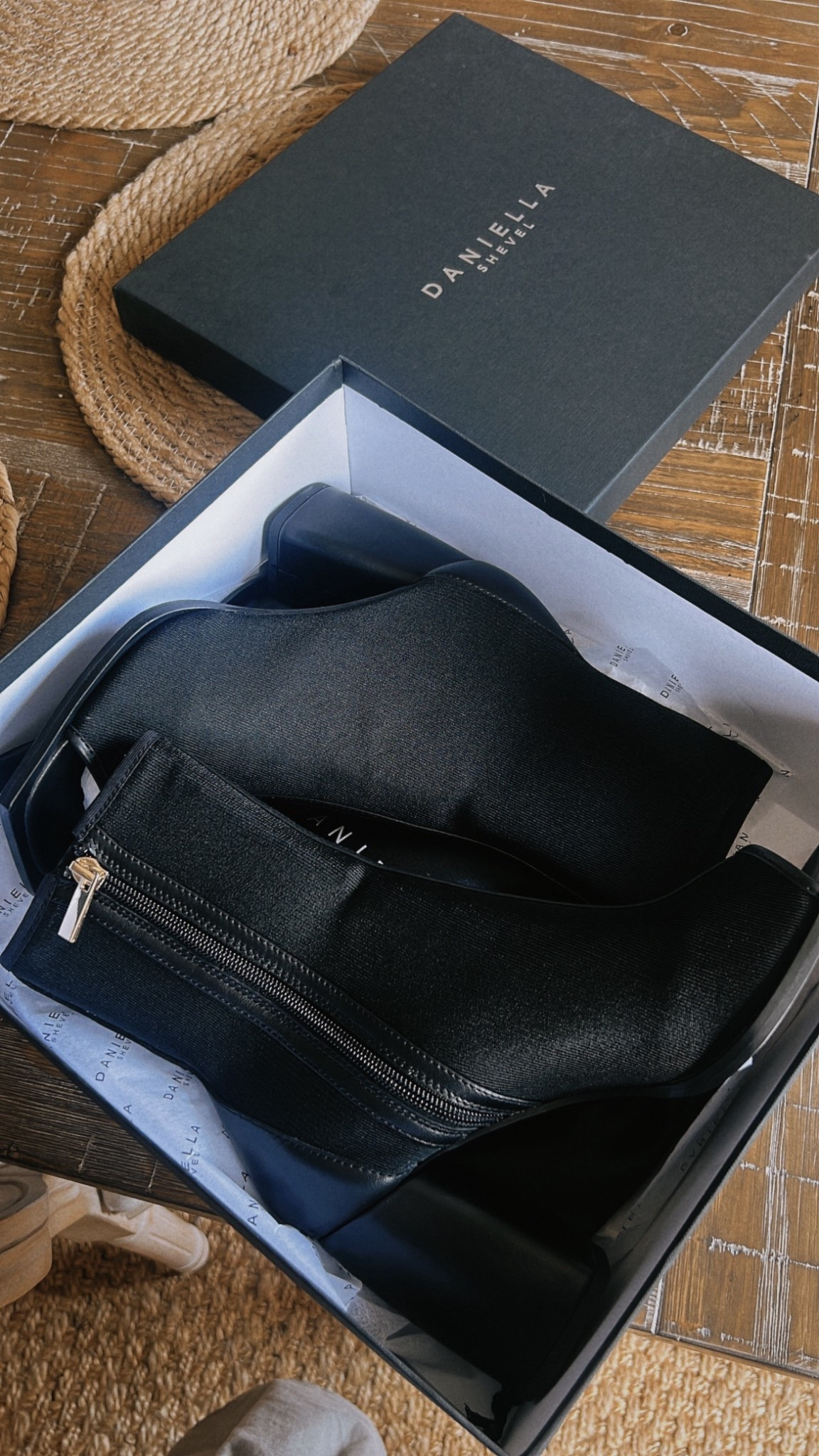 The chicest booties for fall🖤🖤🖤

#LTKSeasonal #LTKParties #LTKShoeCrush