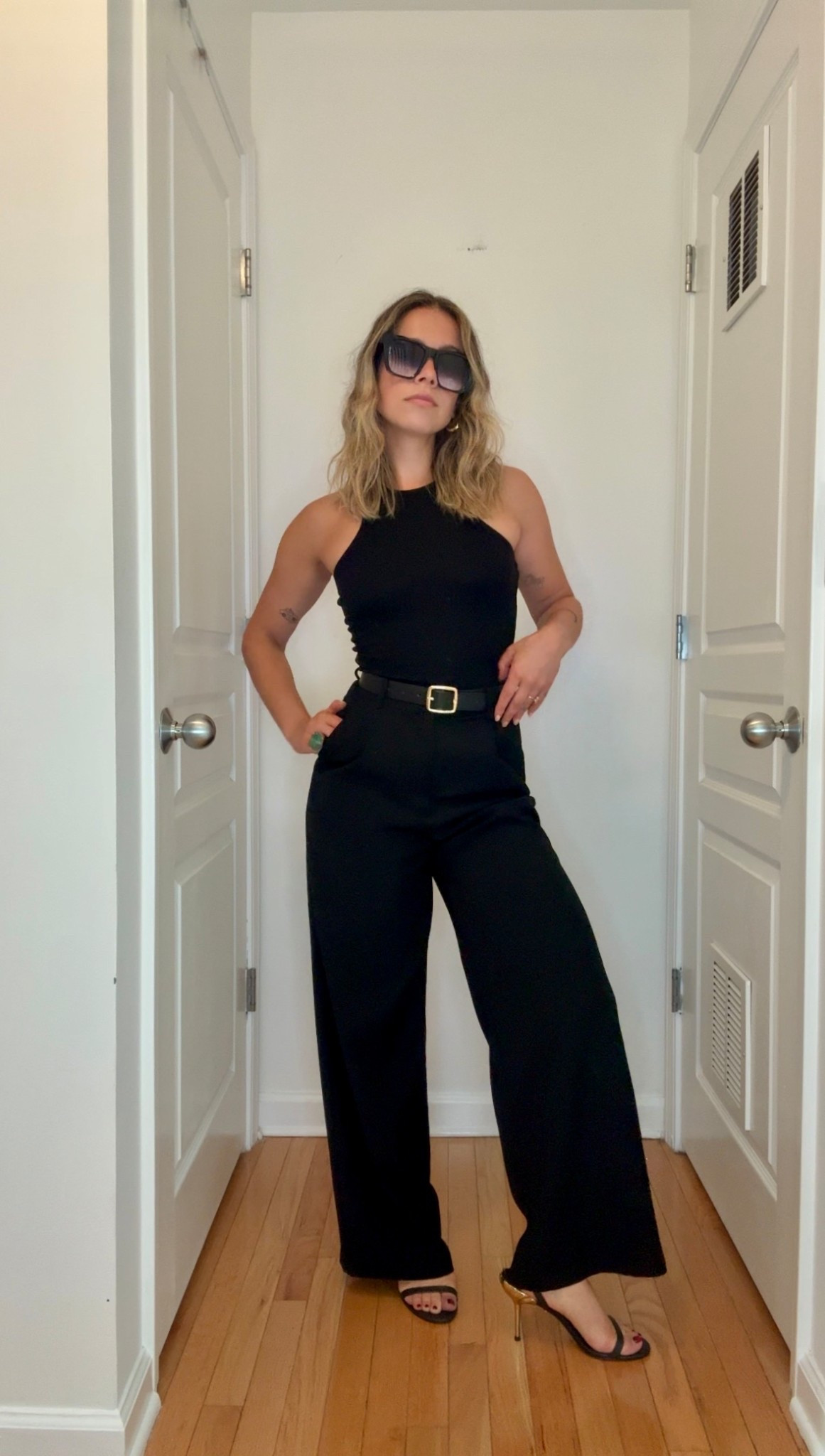 Sarah Wasilak’s outfit from Dinner for Shoes episode 73, Miley’s Style Evolution

Tank: LNA
Pants: Rumored
Shoes: ALDO X Disney
Sunglasses: Otra Eyewear
Earrings: Missoma
Ring: Vintage

#LTKPetite #LTKSummerEdit #LTKStyleTip