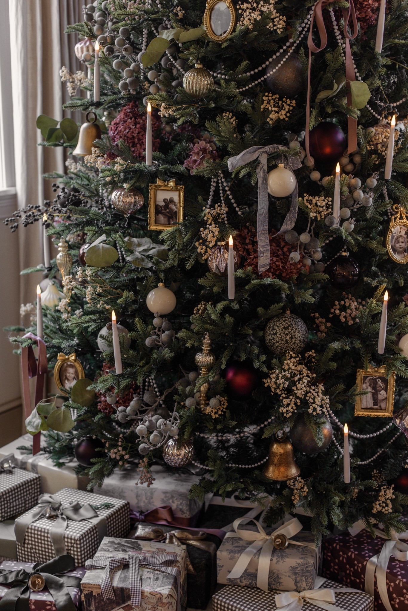 Our living room Christmas tree 🎄 

#LTKHome #LTKHoliday