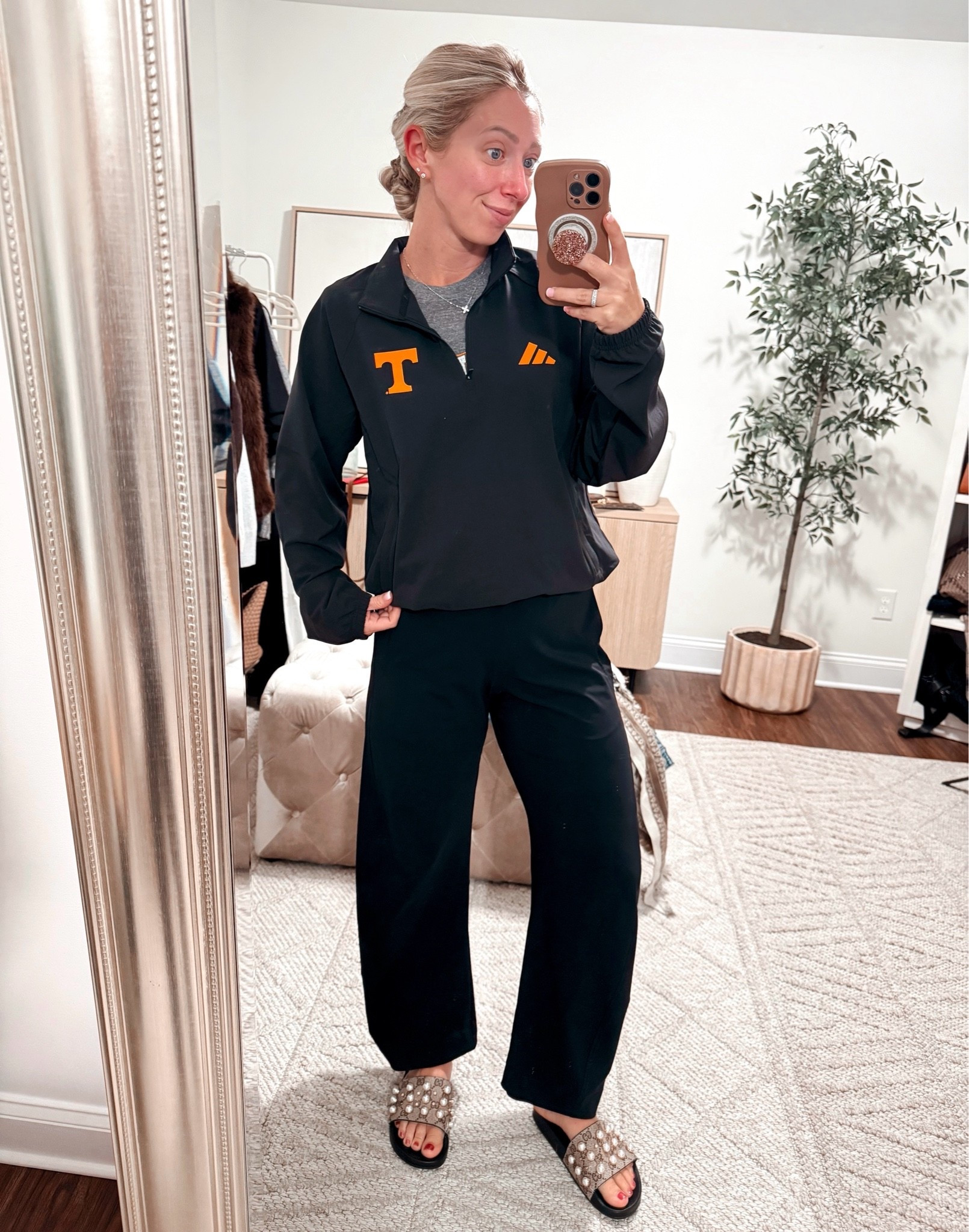 My favorite pants are on major repeat! Size 4 (TTS), sized up to a medium in my half zip for a slightly looser fit.

Sports mom, ruti, game day

#LTKootd #LTKgrwm #LTKdayinmylife