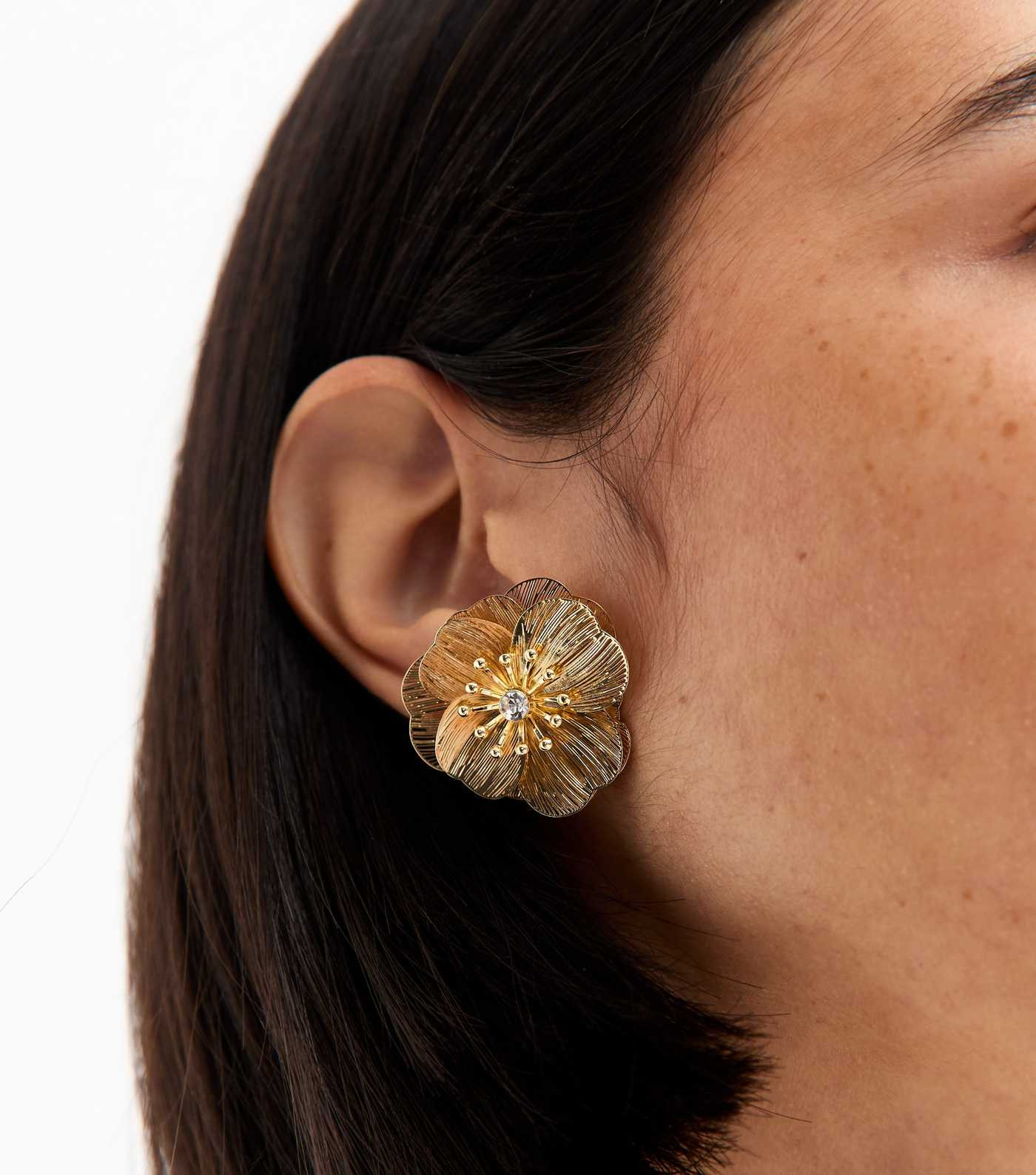 Gold Tone Textured Flower Stud Earrings | New Look | New Look (UK)