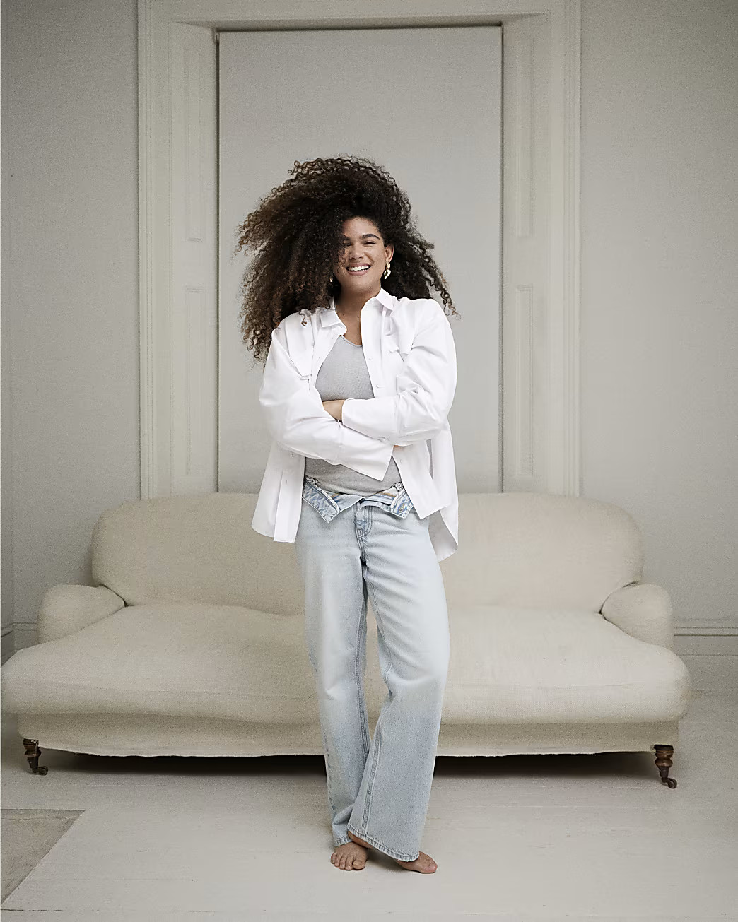 Blue high waisted relaxed straight jeans | River Island UK & IE