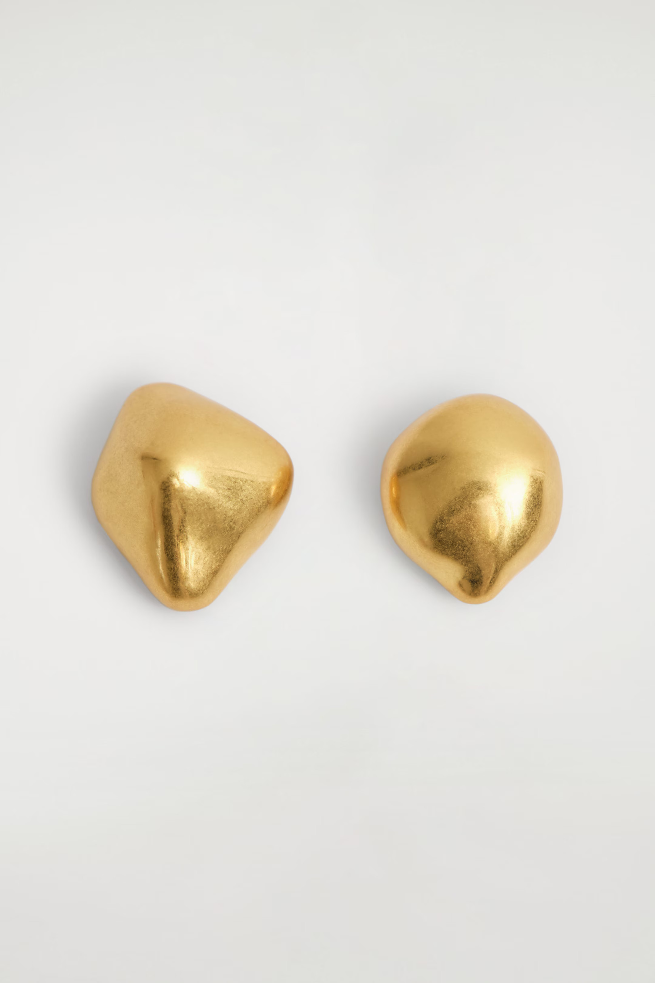 MISMATCHED MOLTEN STUD EARRINGS - GOLD | COS | COS UK