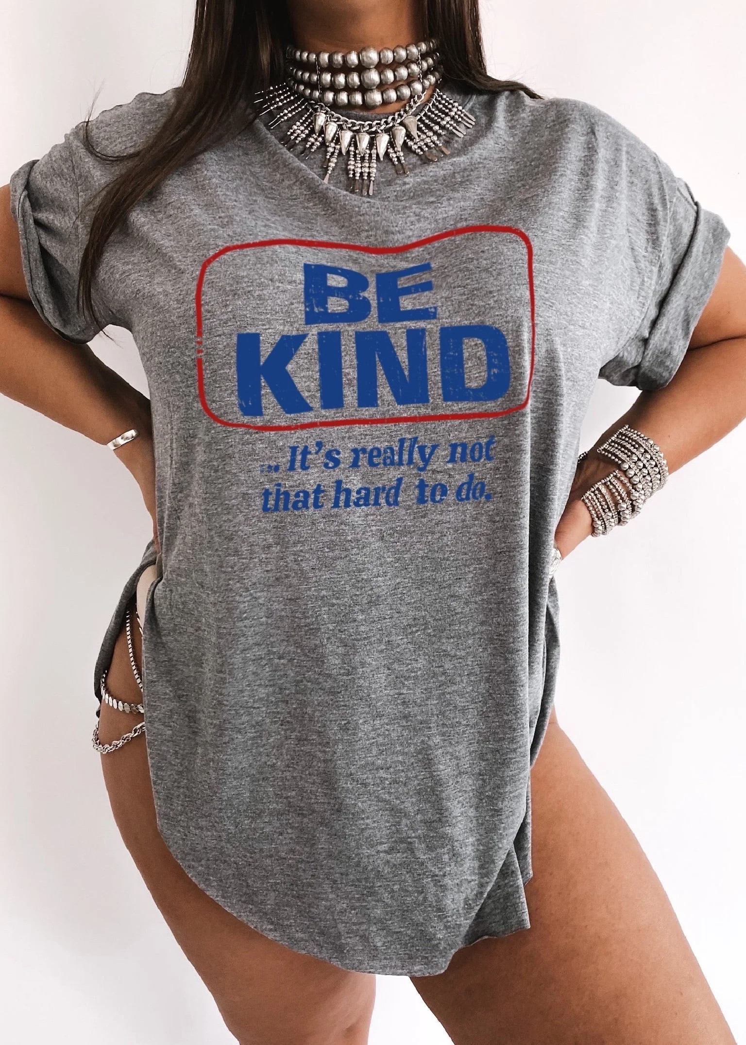 BE KIND (IT'S NOT THAT HARD TO DO) SIDE SLIT TEE | Pebby Forevee